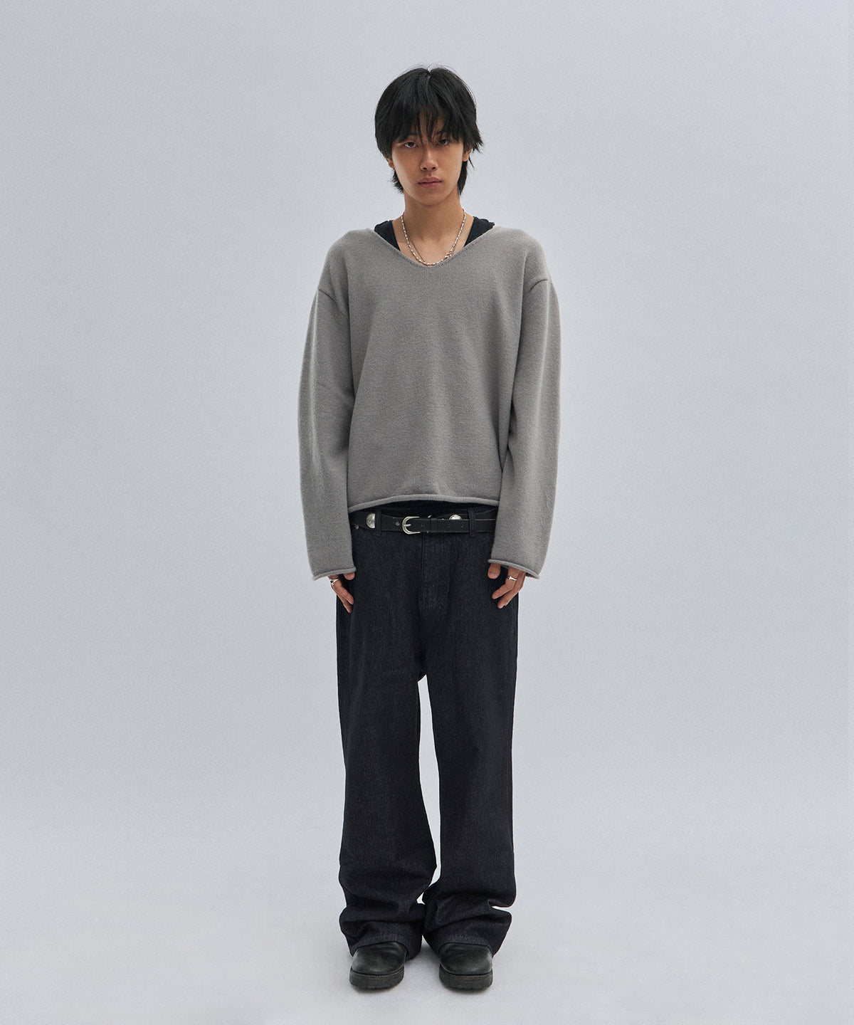 V NECK ROLLED KNIT [GRAY]
