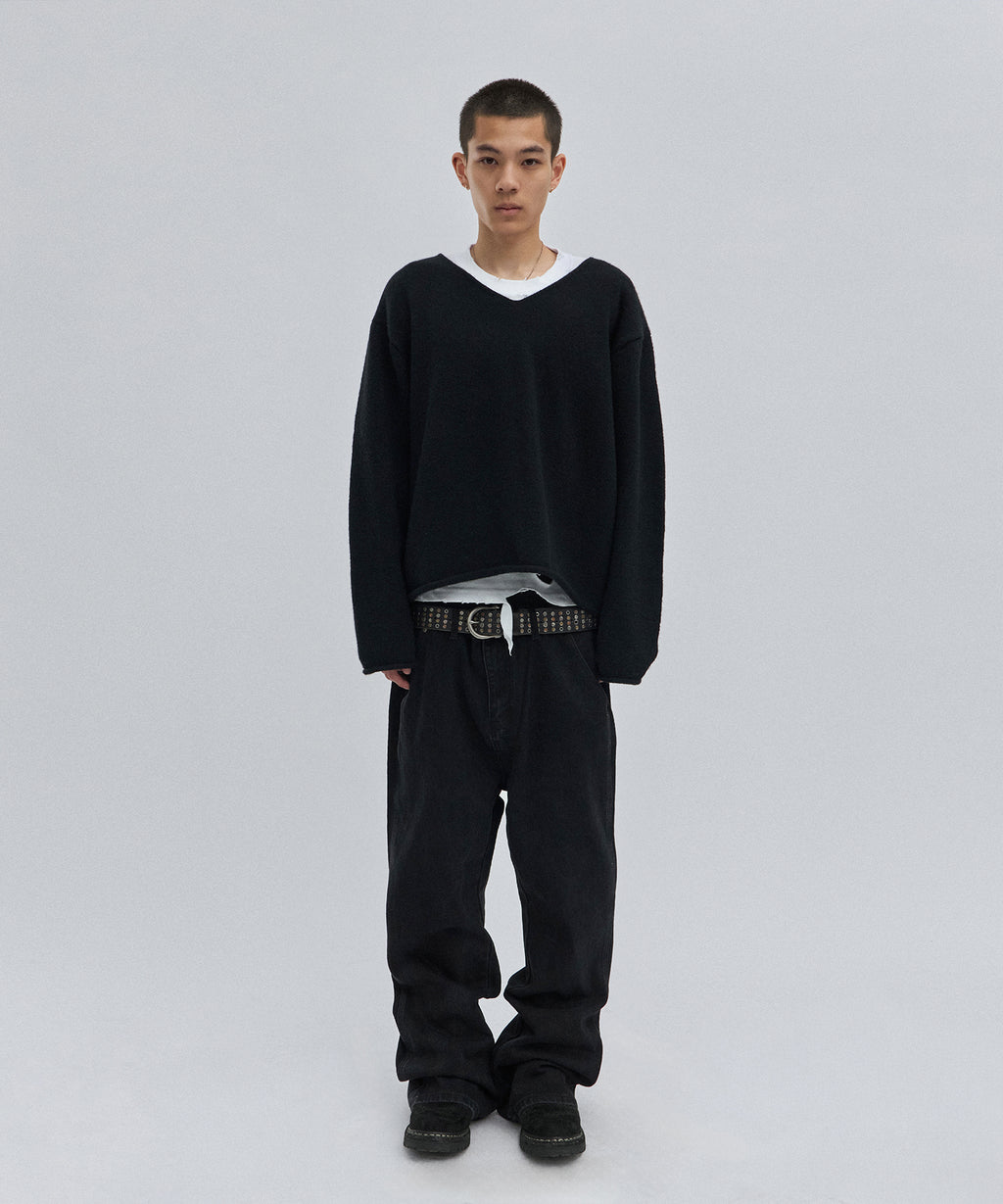 V NECK ROLLED KNIT [BLACK]
