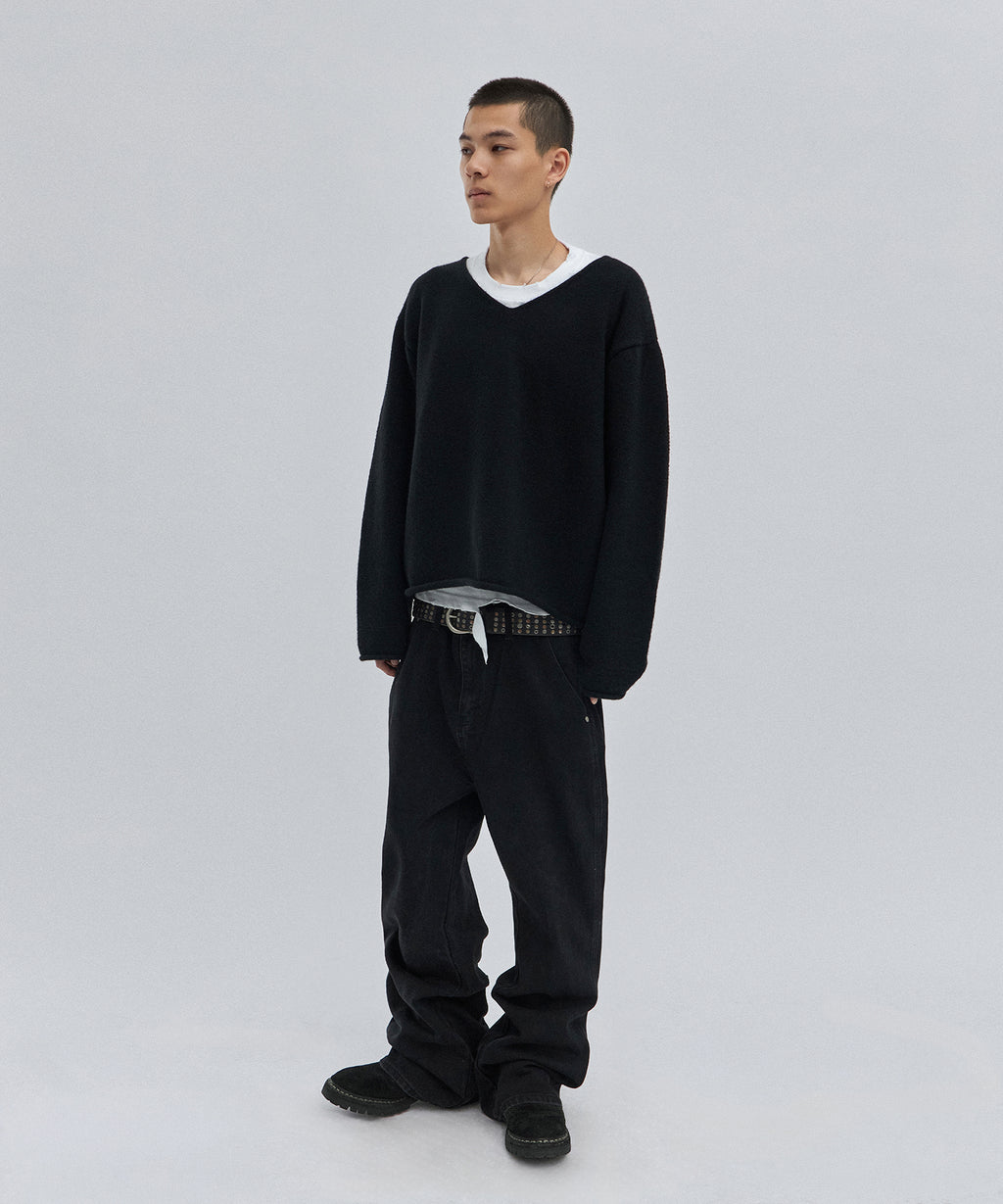 V NECK ROLLED KNIT [BLACK]