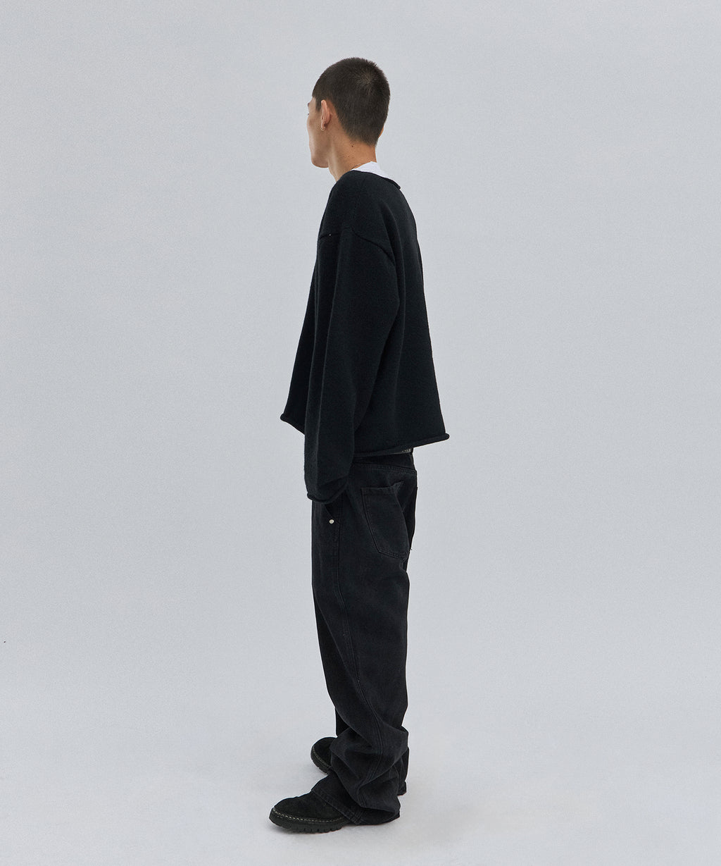 V NECK ROLLED KNIT [BLACK]