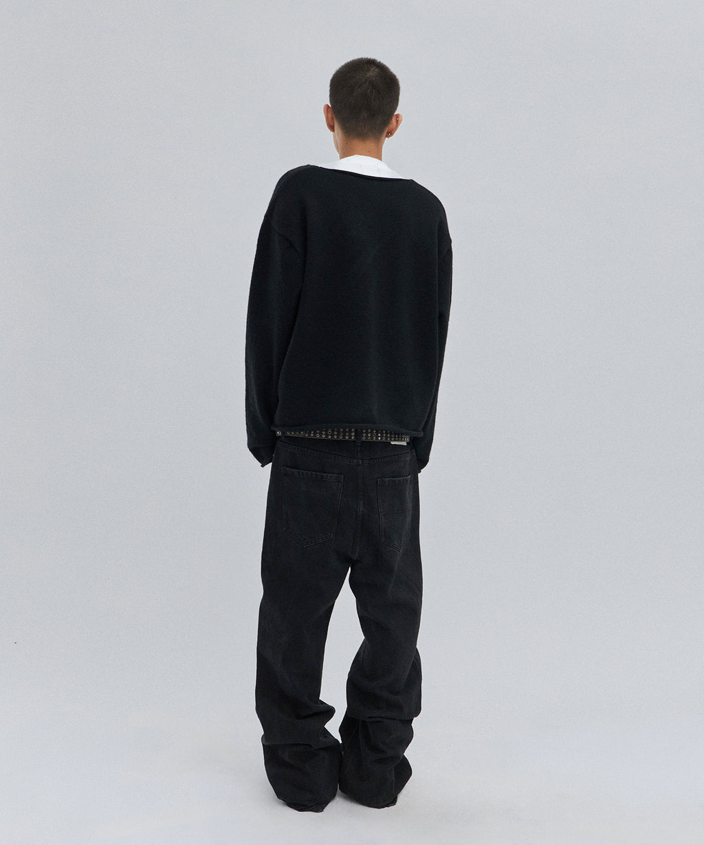 V NECK ROLLED KNIT [BLACK]