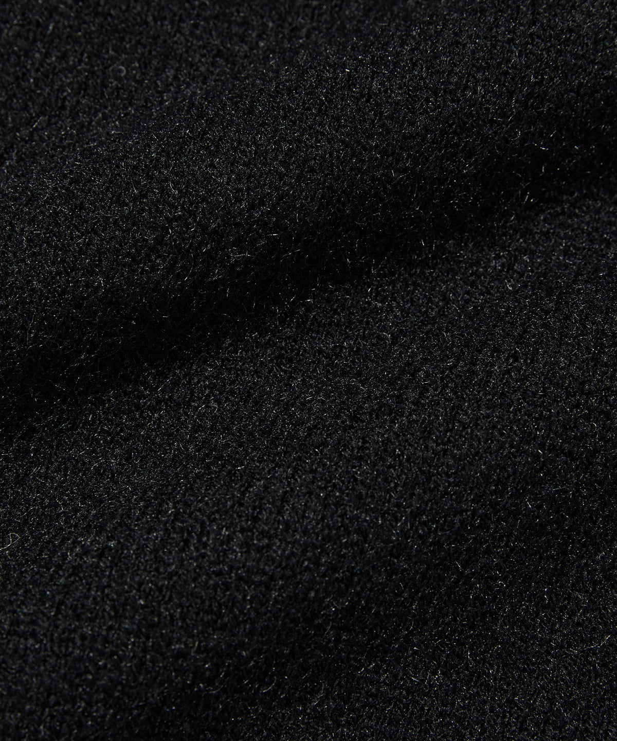 V NECK ROLLED KNIT [BLACK]