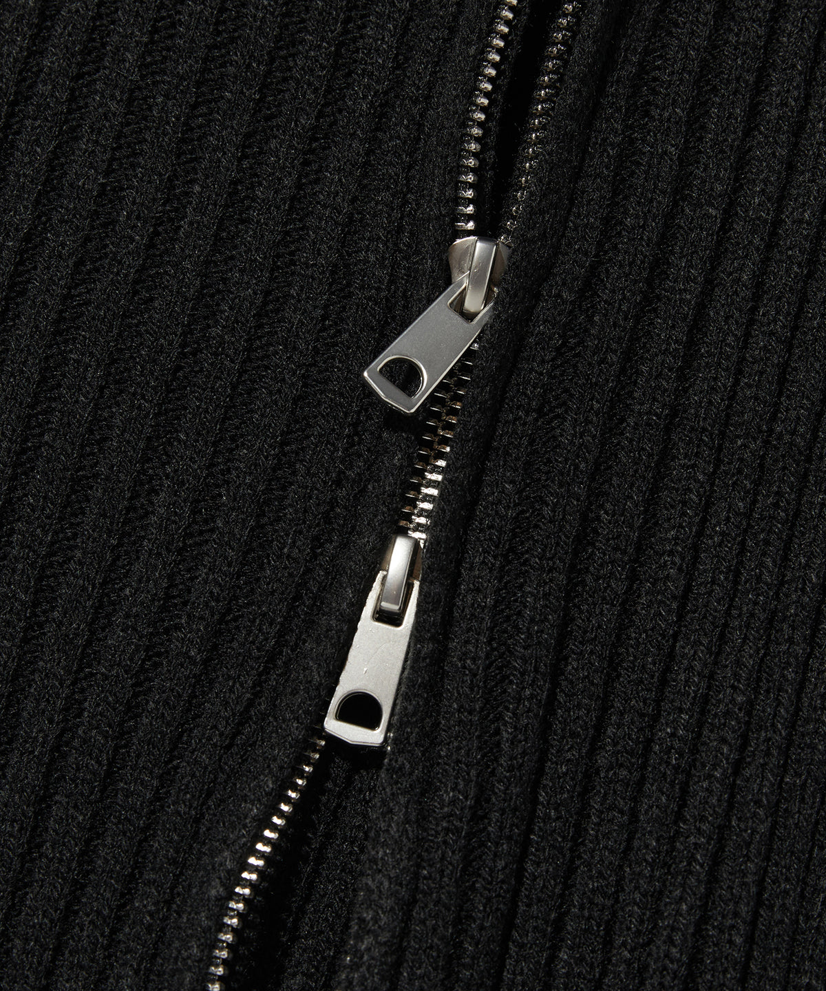 DAMAGE KNIT ZIP UP [BLACK]