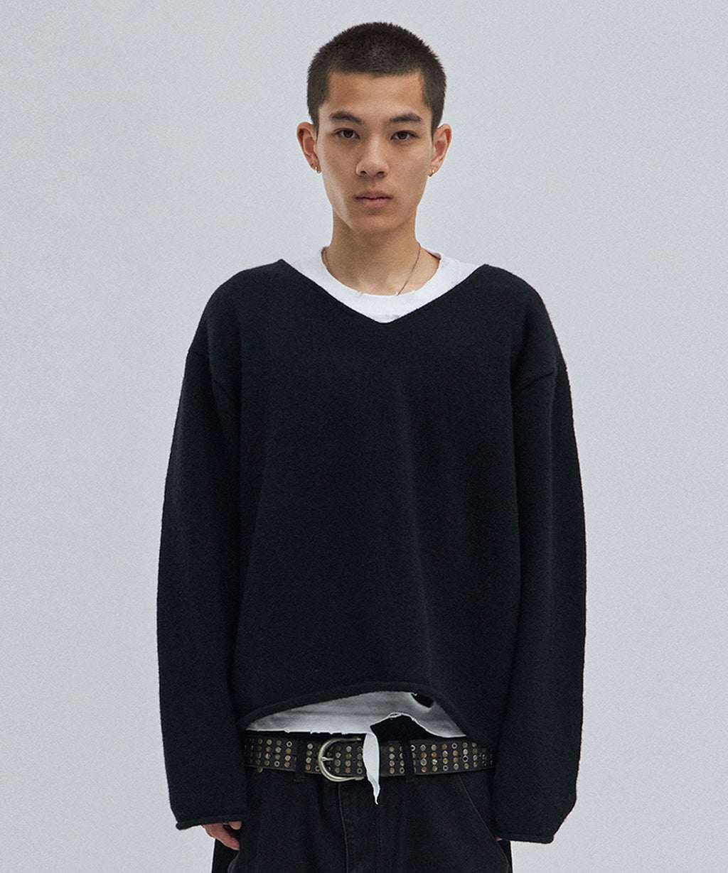 V NECK ROLLED KNIT [BLACK]
