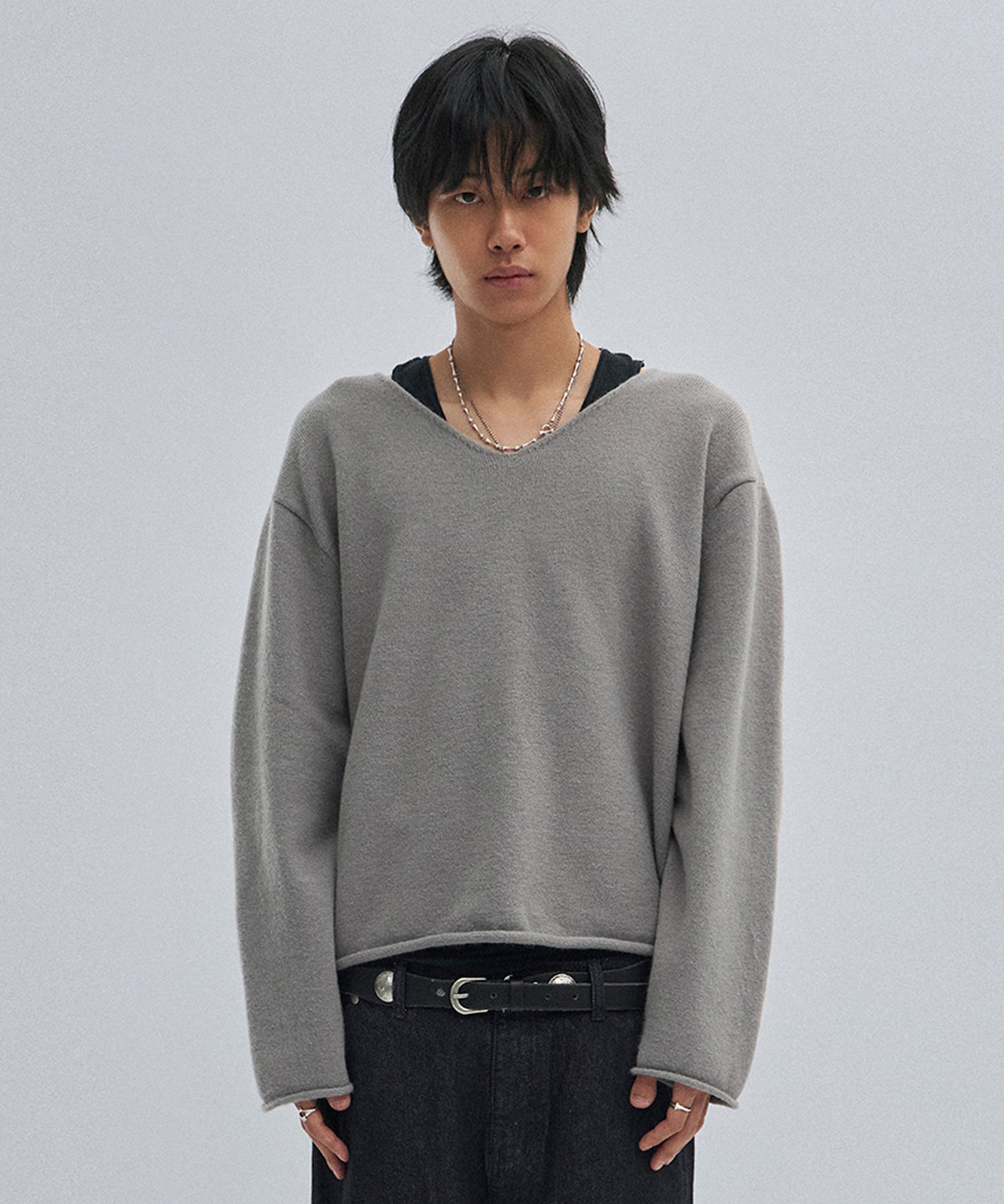 V NECK ROLLED KNIT [GRAY]
