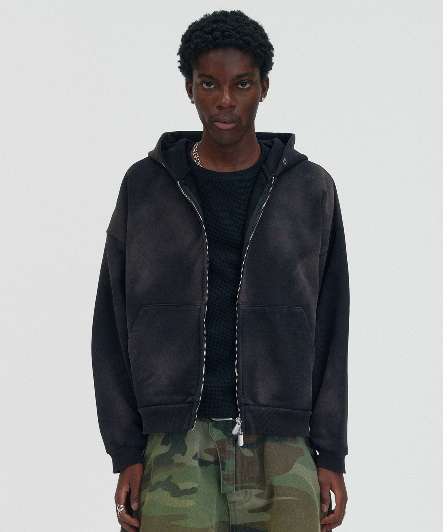 CROPPED WASHED HOOD ZIP UP [DARK BLACK]