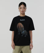 HUH!! CAPYBARA TEE [BLACK]