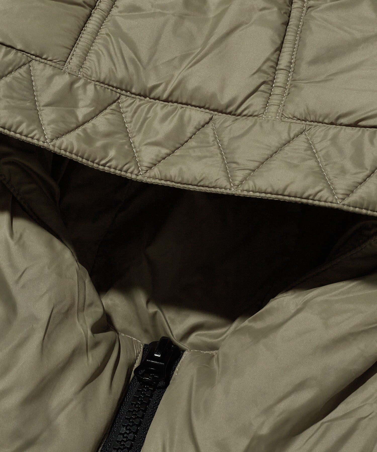 HOODED PUFFER JACKET [KHAKI]