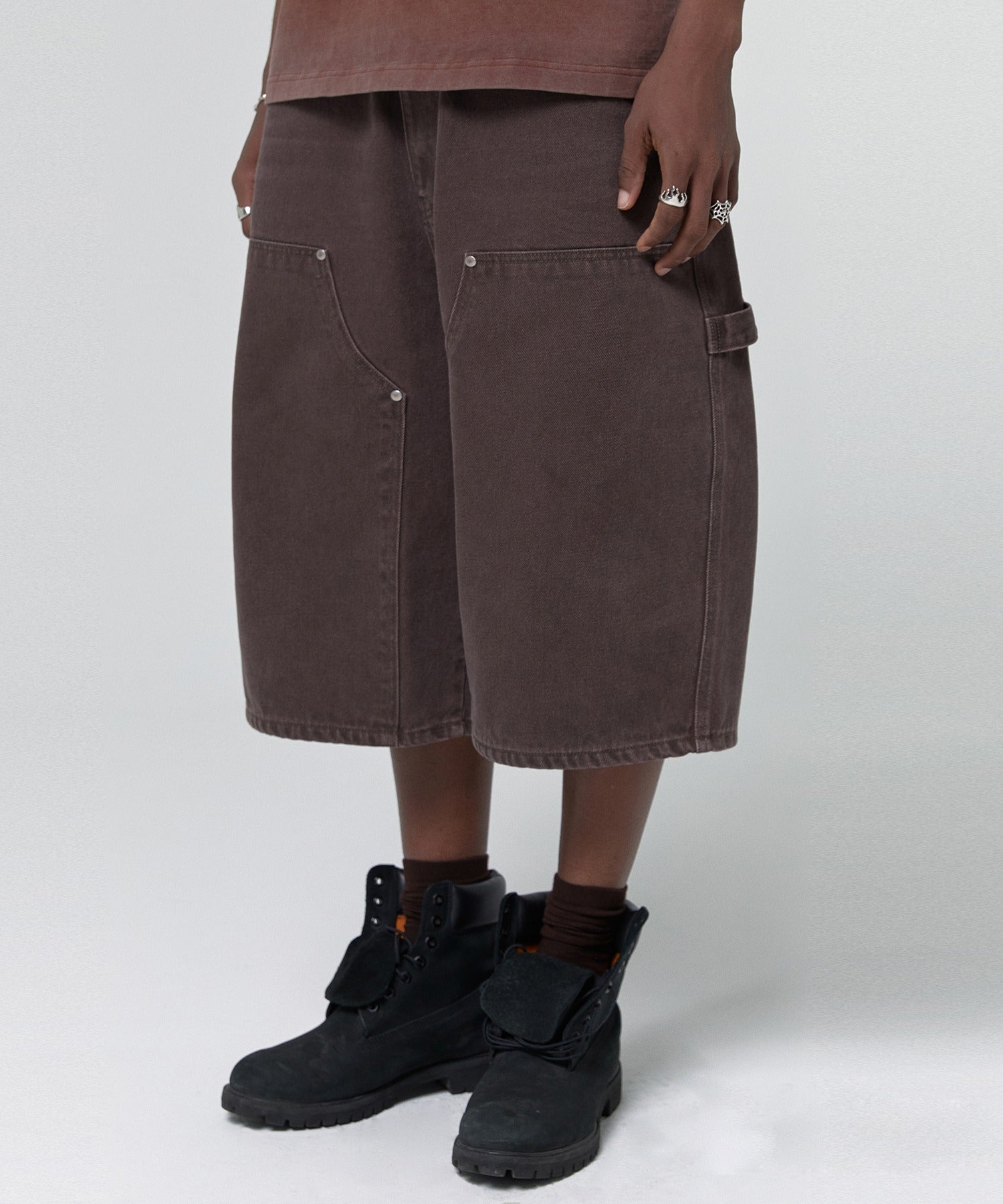 CONTOUR DOUBLE KNEE SHORTS [BROWN]