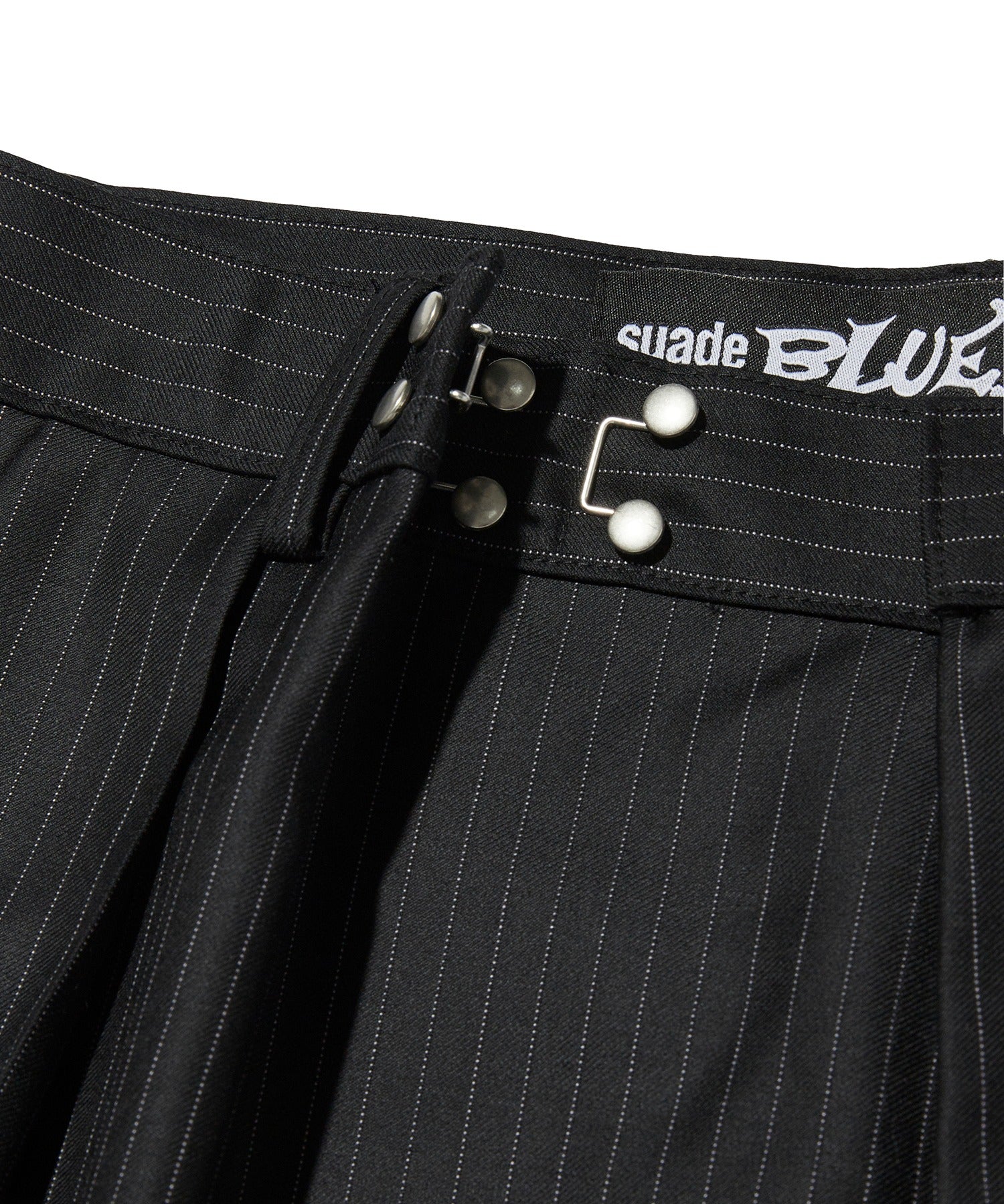 TWO TUCK STRIPE SLACKS [BLACK]