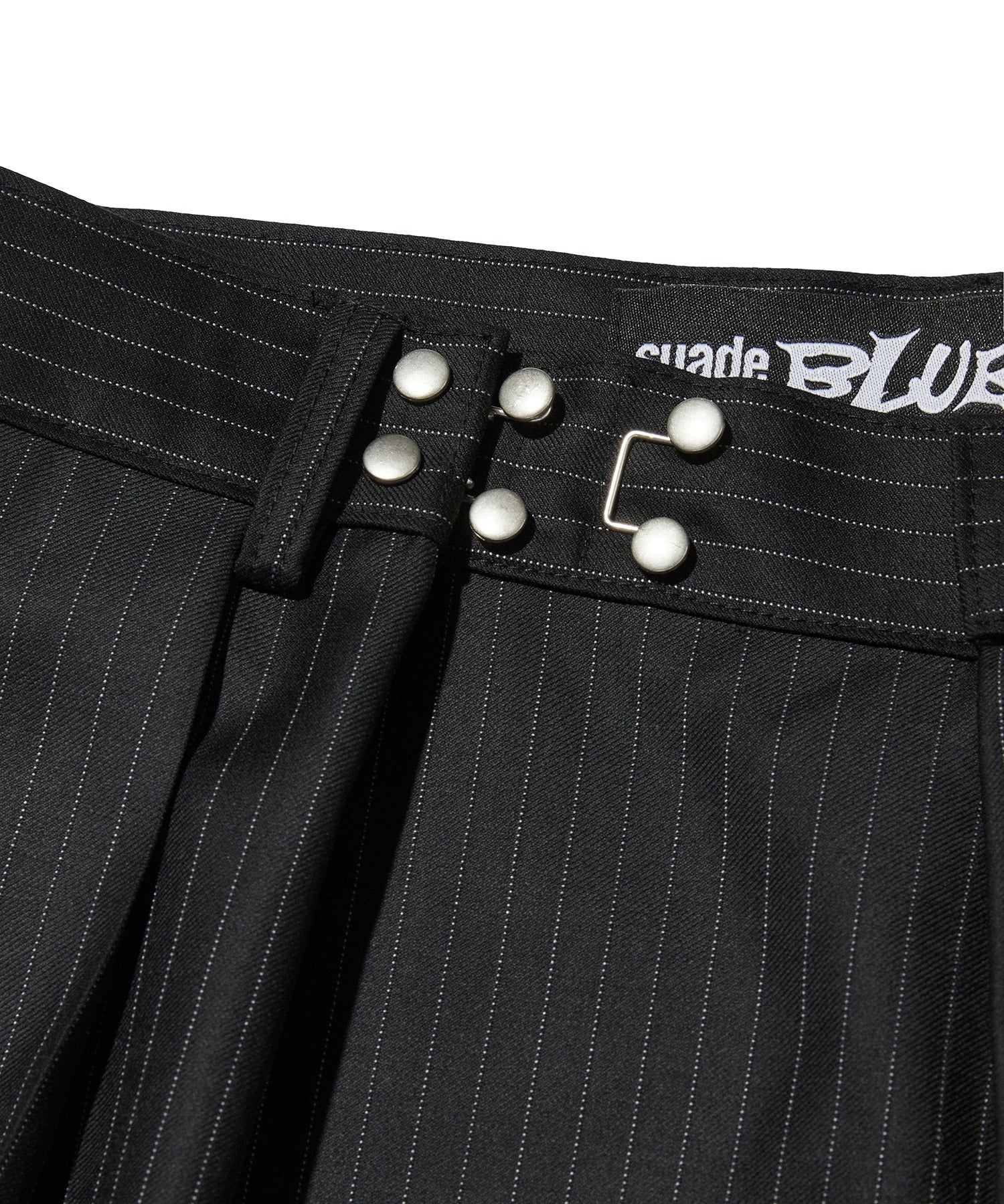 TWO TUCK STRIPE SLACKS [BLACK]