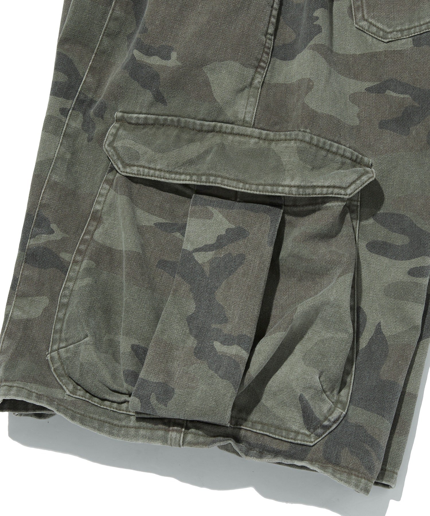 WIDE CARGO SHORTS [GREEN CAMO]