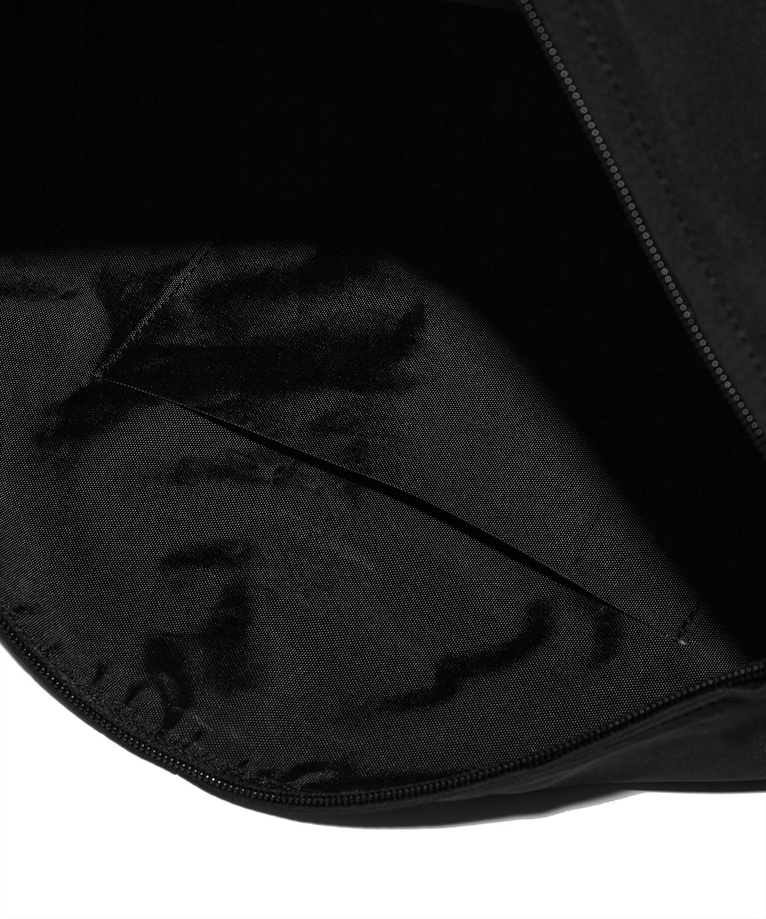 HALFMOON CROSS BAG [BLACK]