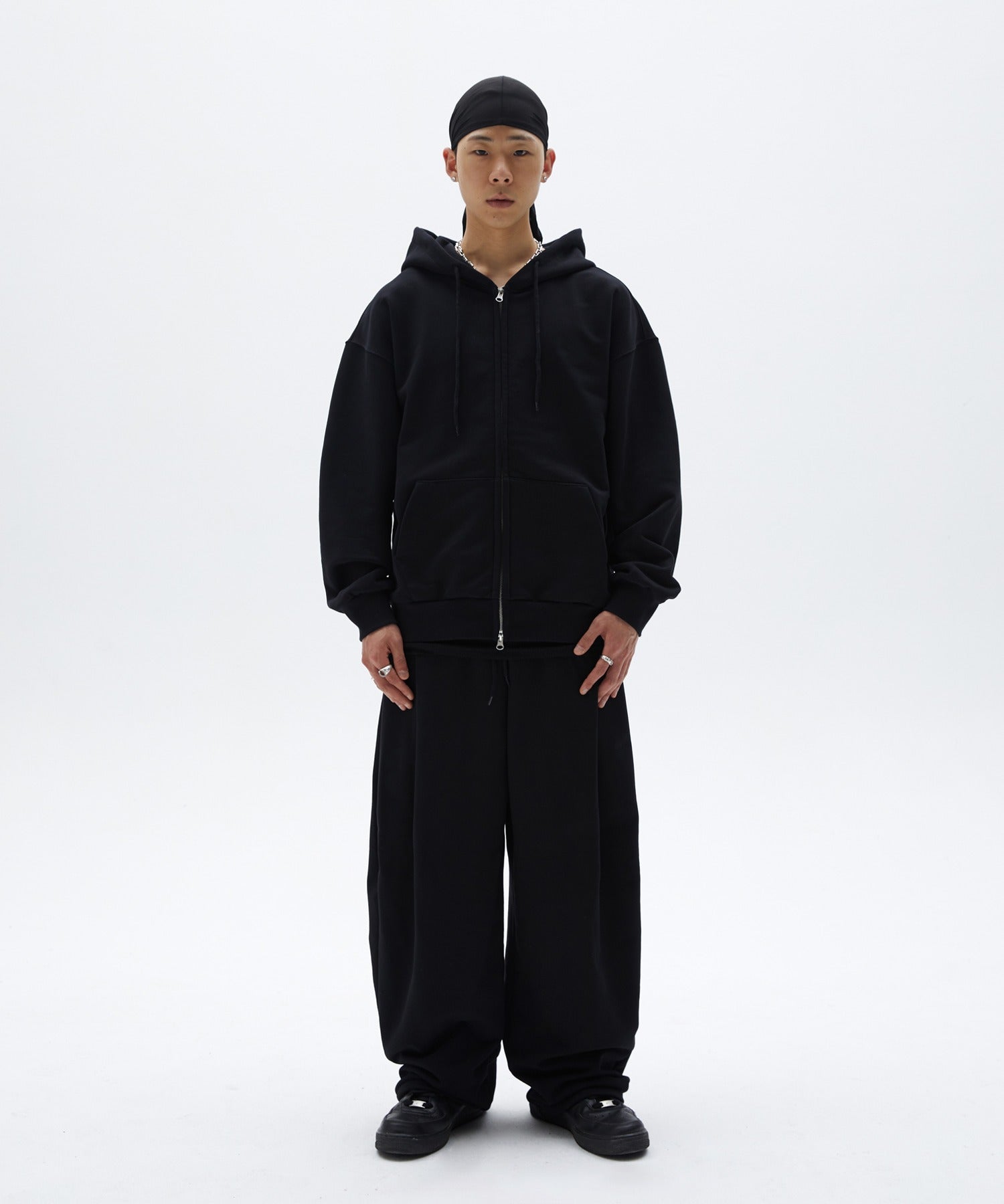 NORMAL HOOD ZIP UP [BLACK]
