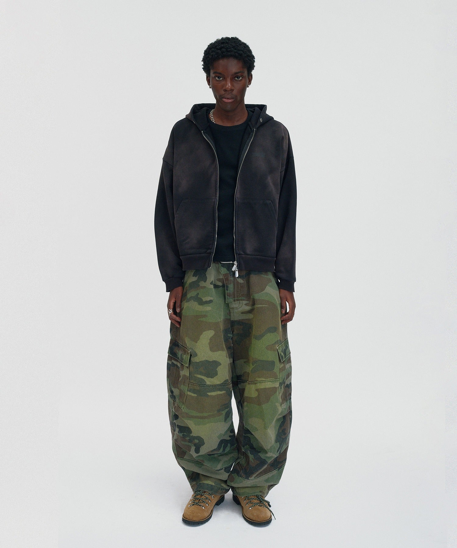 CROPPED WASHED HOOD ZIP UP [DARK BLACK]