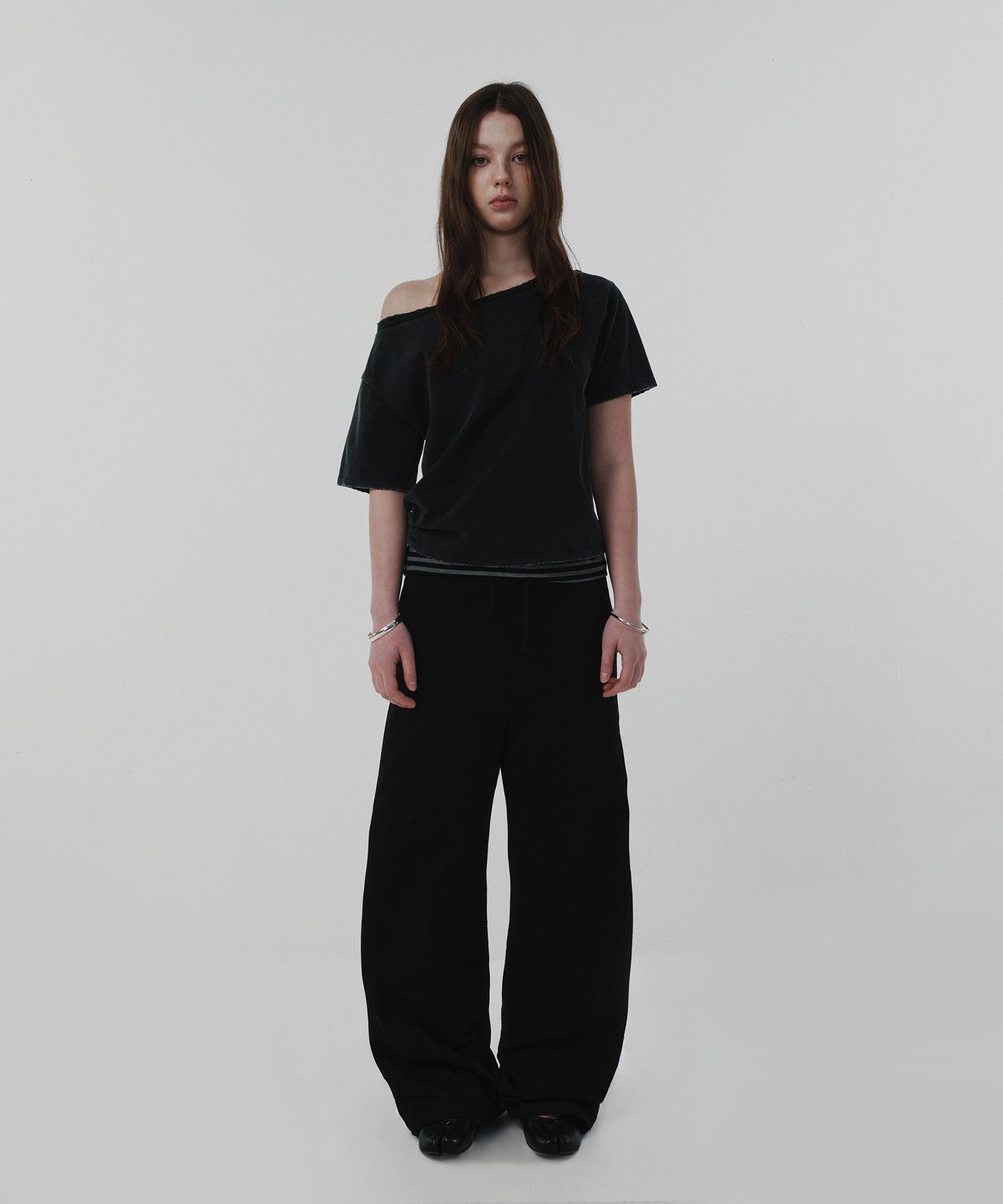SUNNY ONE SHOULDER TEE [WASHING BLACK]