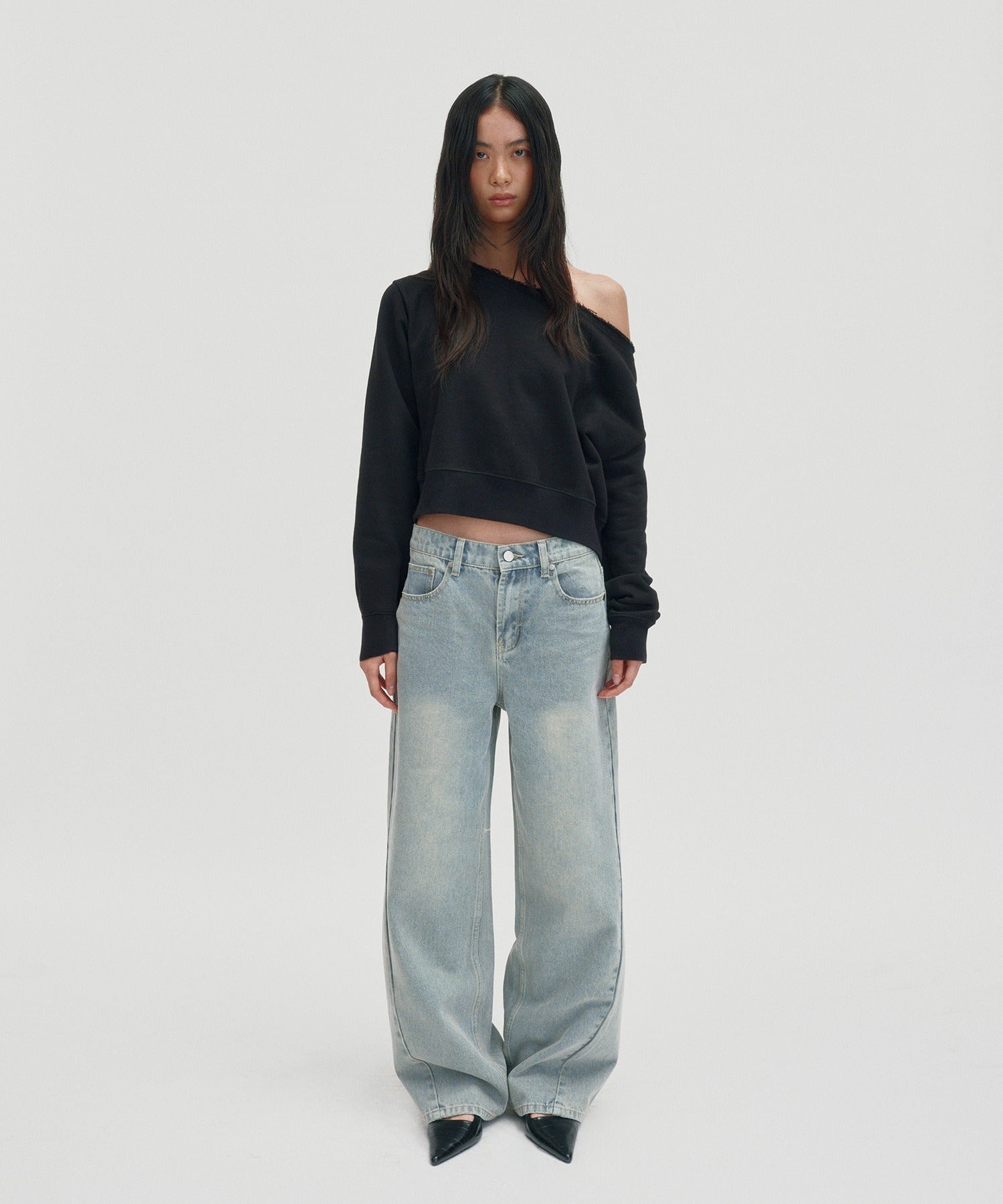 SUNNY ONE SHOULDER CREWNECK [BLACK]