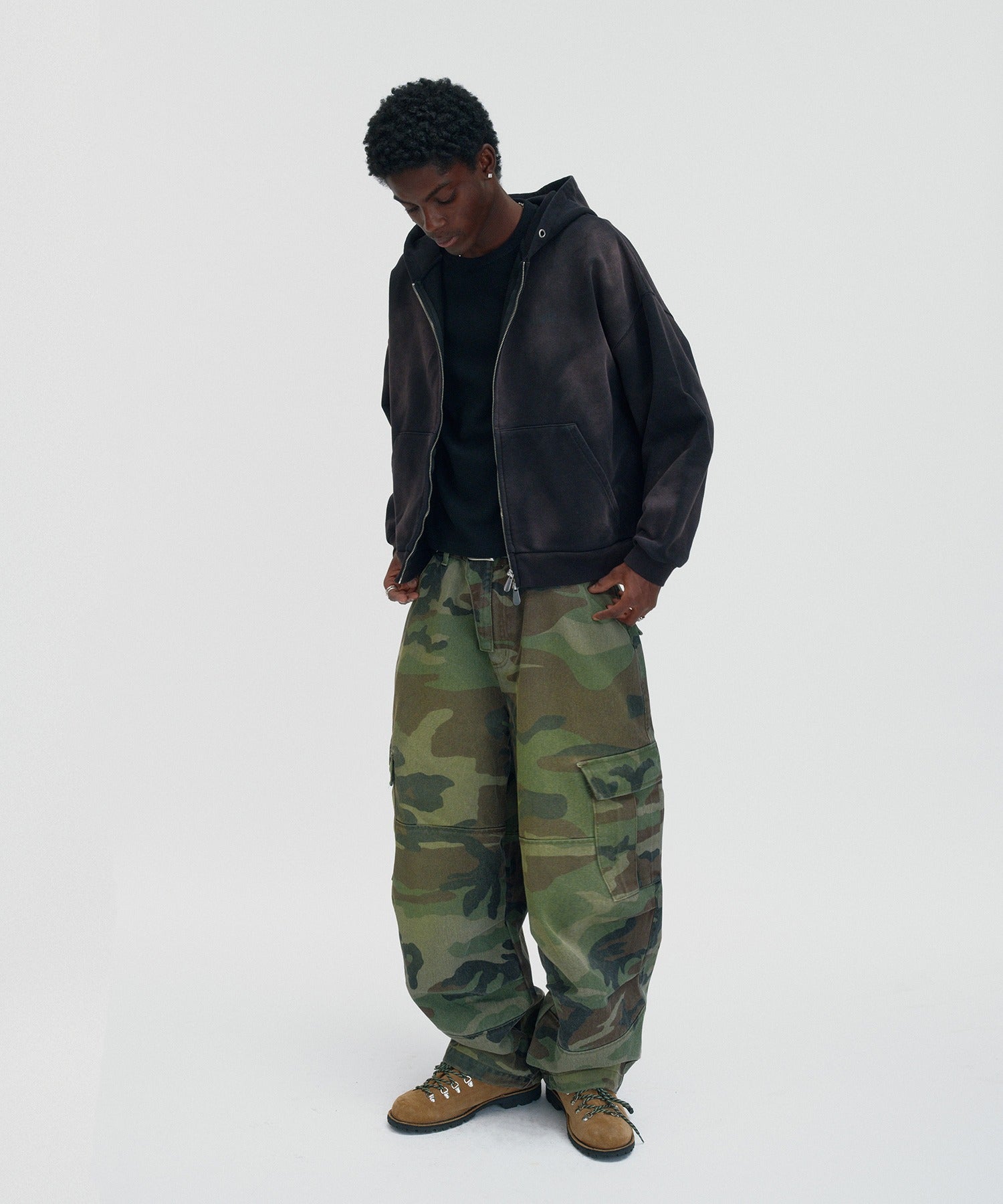 CROPPED WASHED HOOD ZIP UP [DARK BLACK]