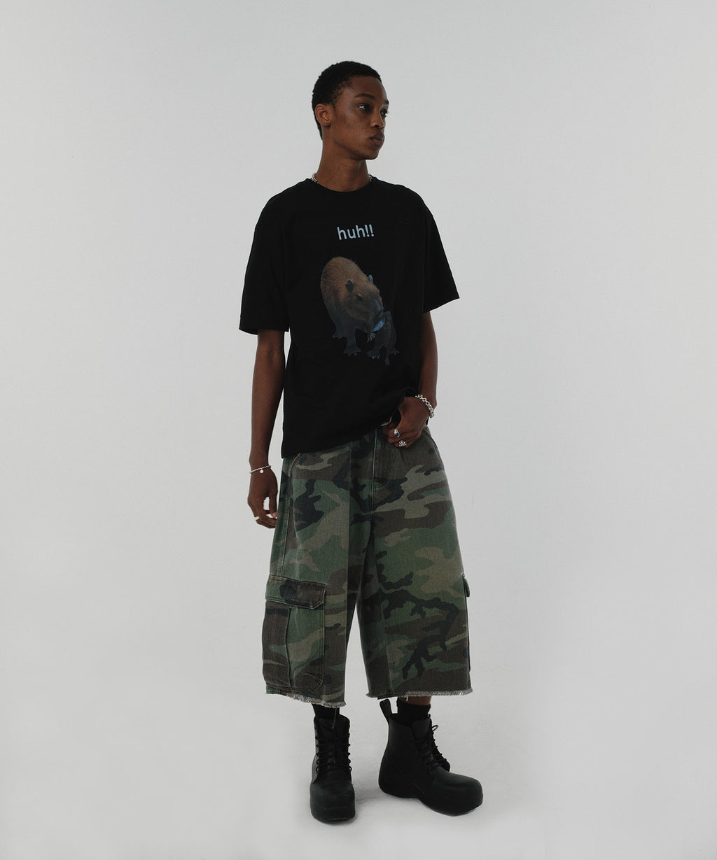 HUH!! CAPYBARA TEE [BLACK]