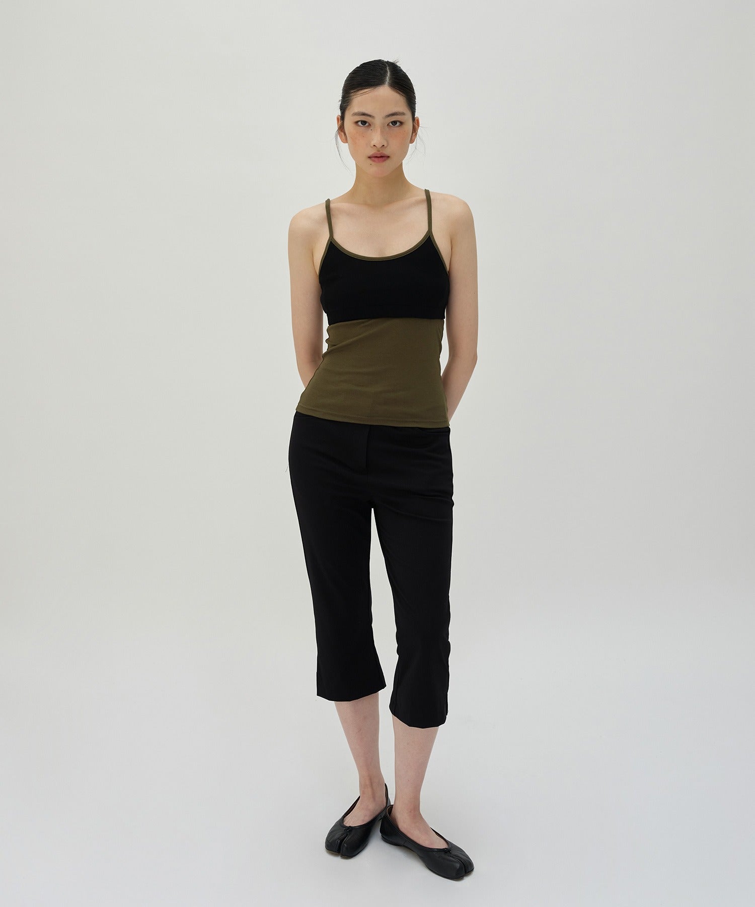 COLOR BLOCK SLEEVELESS [BLACK]