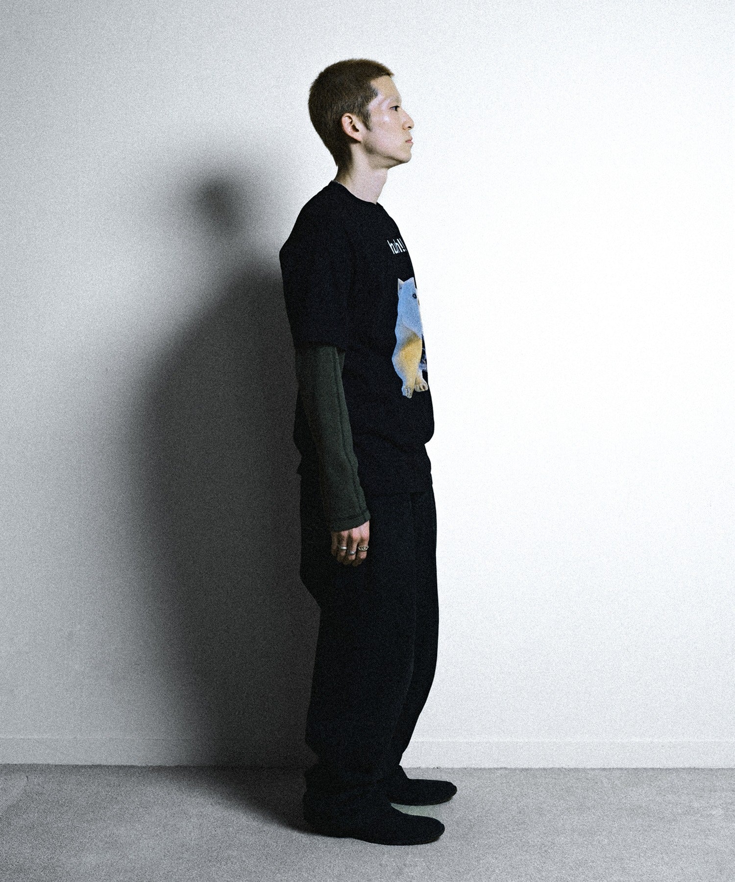 HUH!! TEE [BLACK]