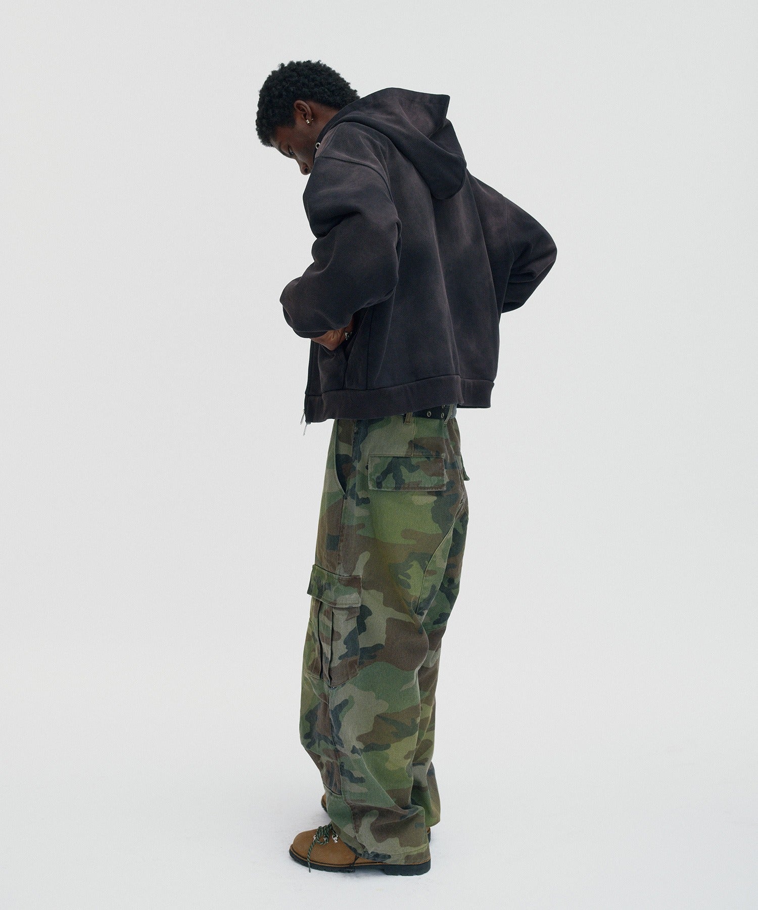 CROPPED WASHED HOOD ZIP UP [DARK BLACK]