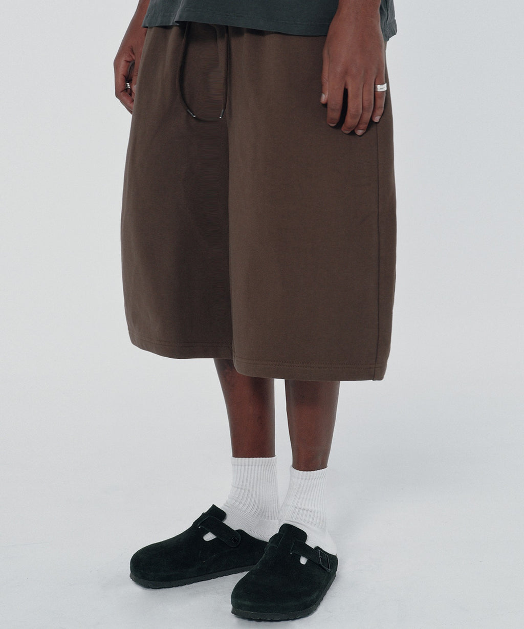 WIDE SWEAT SHORTS [BROWN]