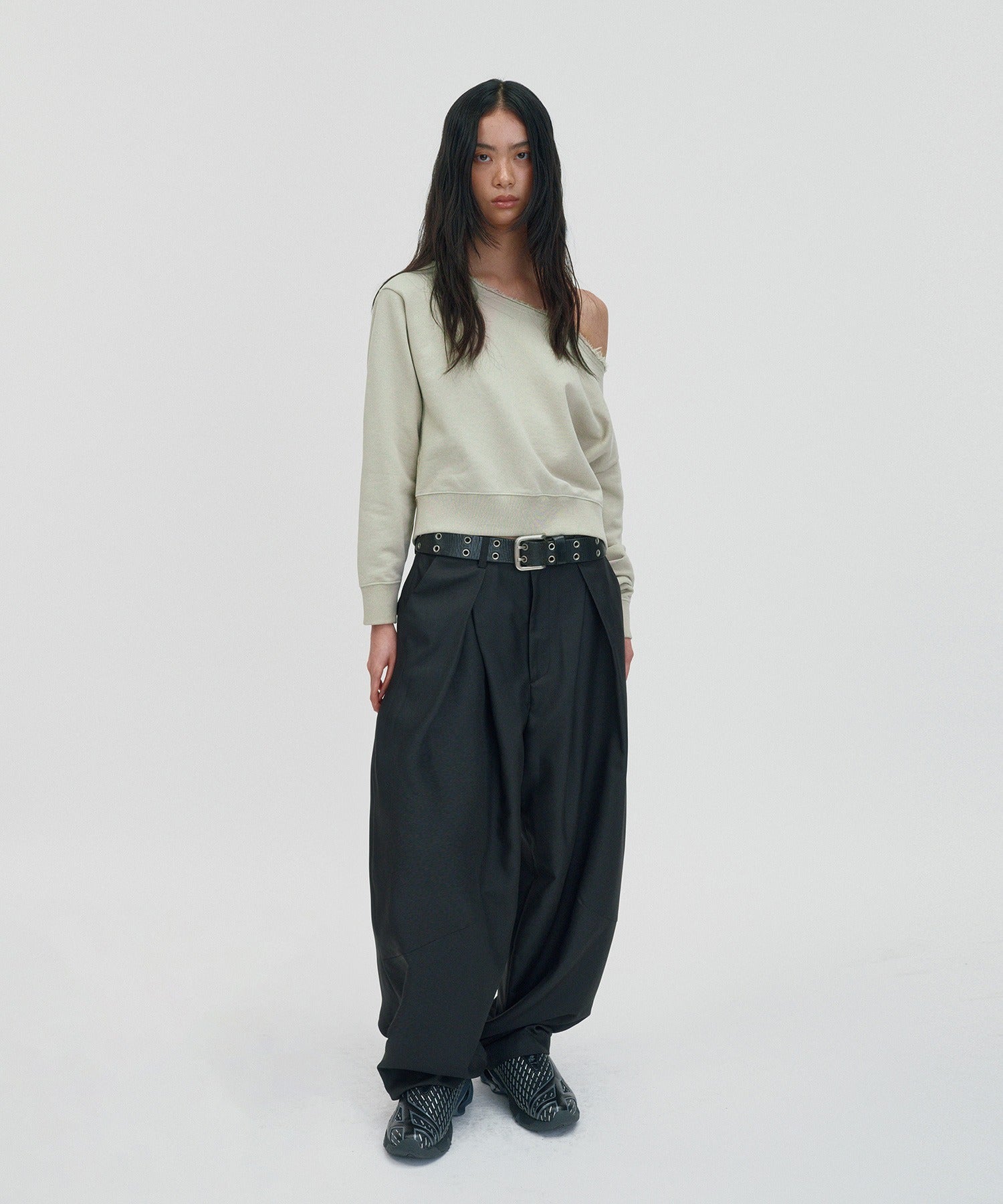 SUNNY ONE SHOULDER CREWNECK [CREAM]