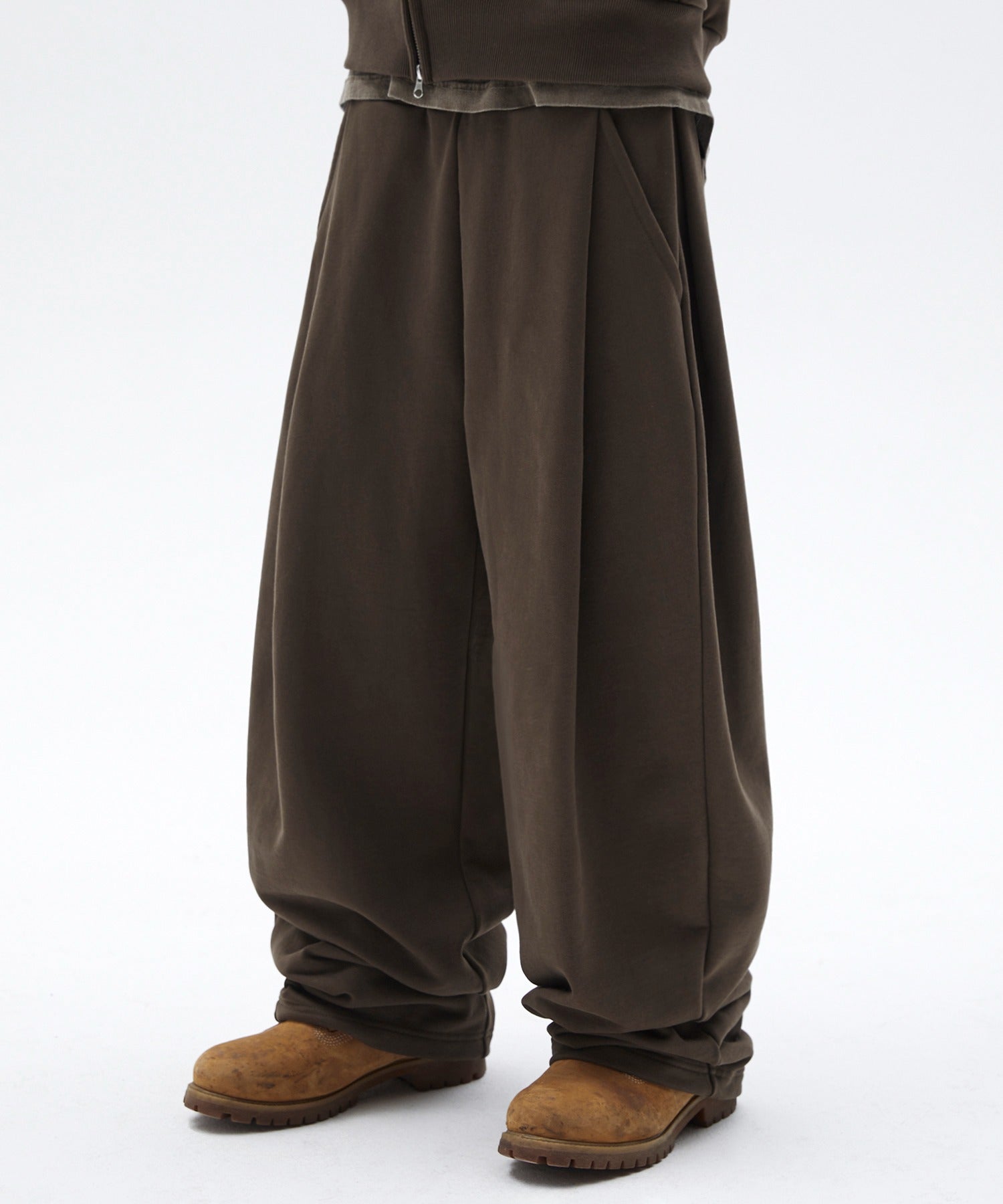 TWO TUCK LONG PANTS [BROWN]