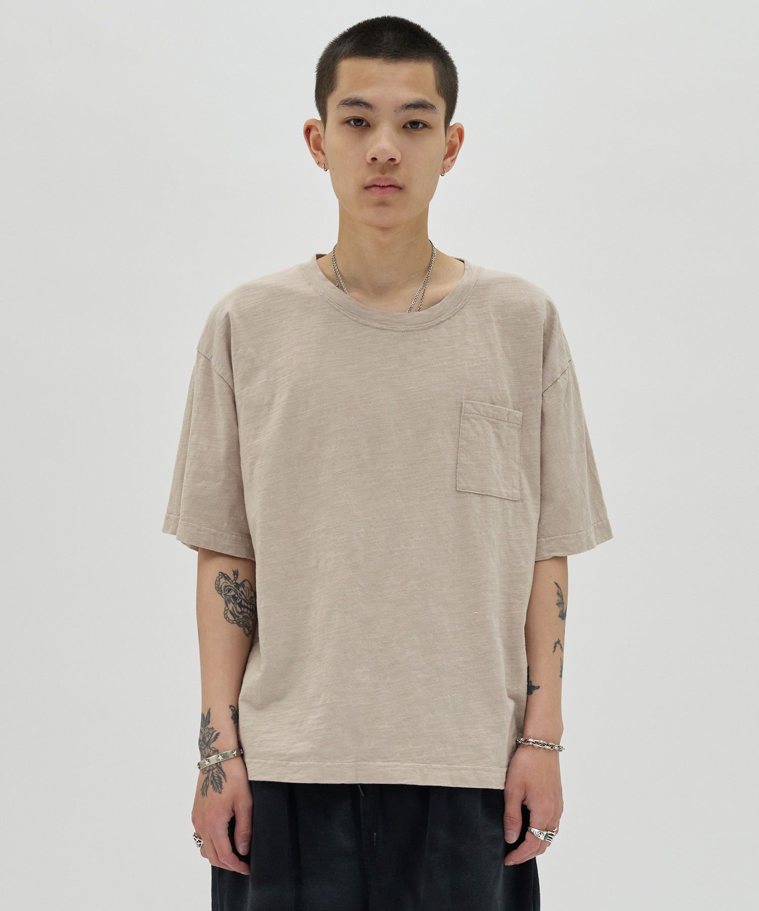 TEXTURED POCKET TEE [BEIGE]
