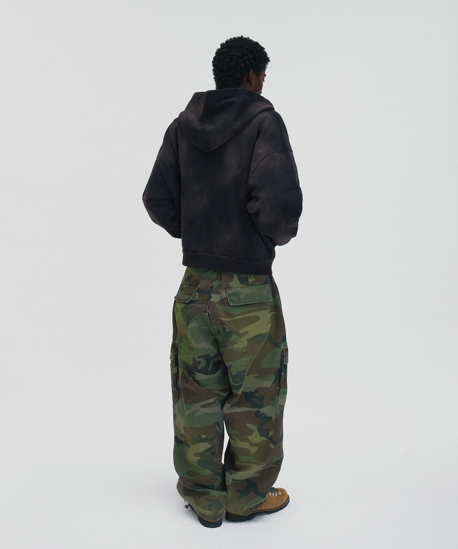 CROPPED WASHED HOOD ZIP UP [DARK BLACK]