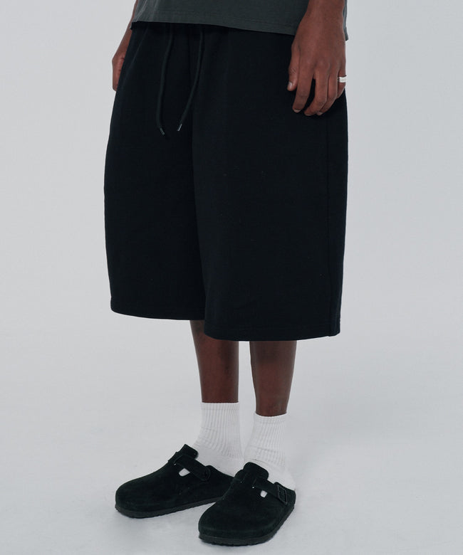WIDE SWEAT SHORTS [BLACK] Hover Image