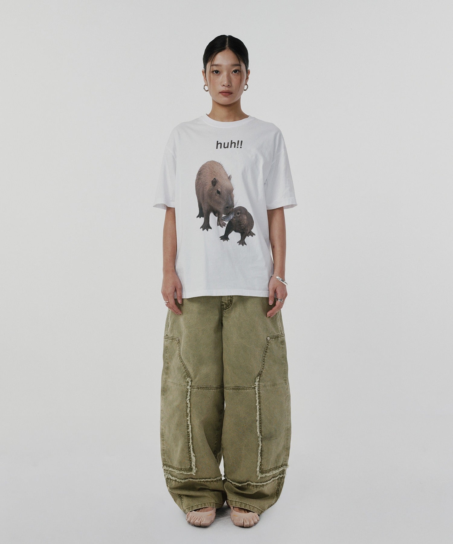 HUH!! CAPYBARA TEE [WHITE]