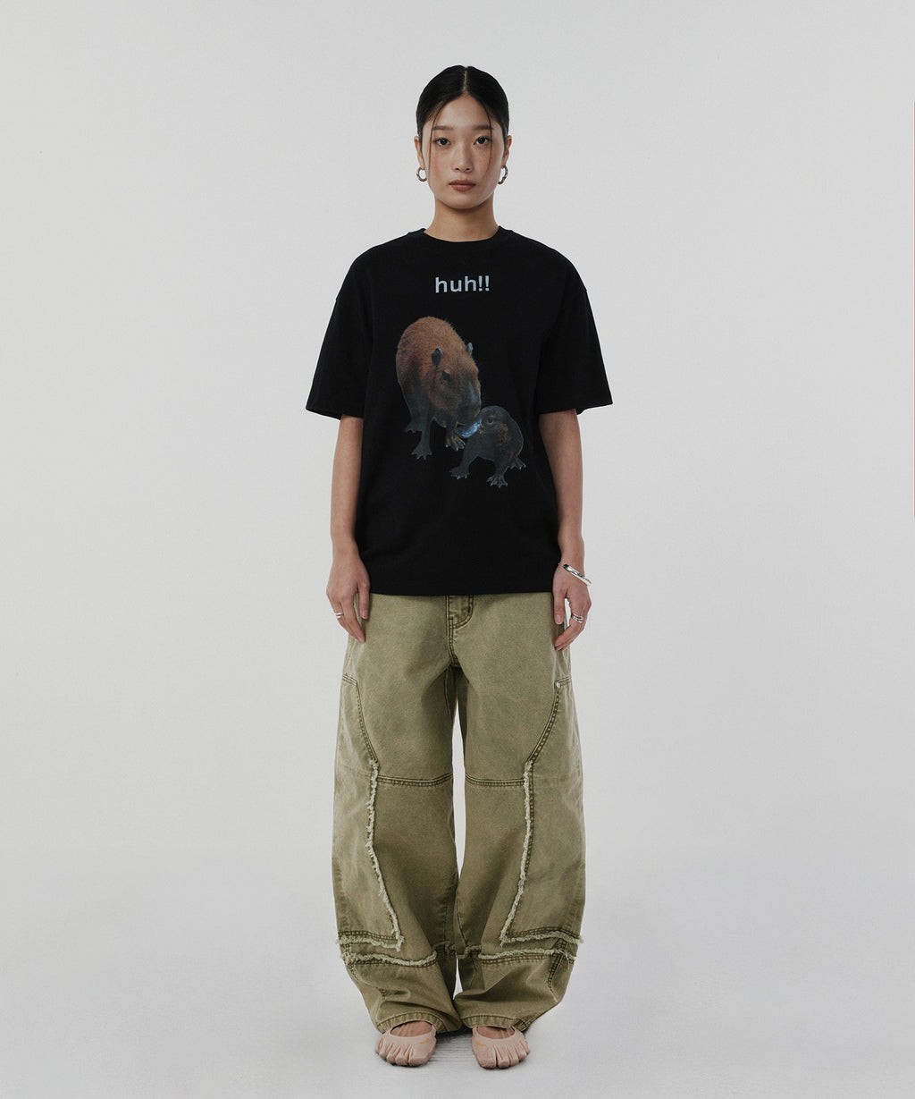 HUH!! CAPYBARA TEE [BLACK]