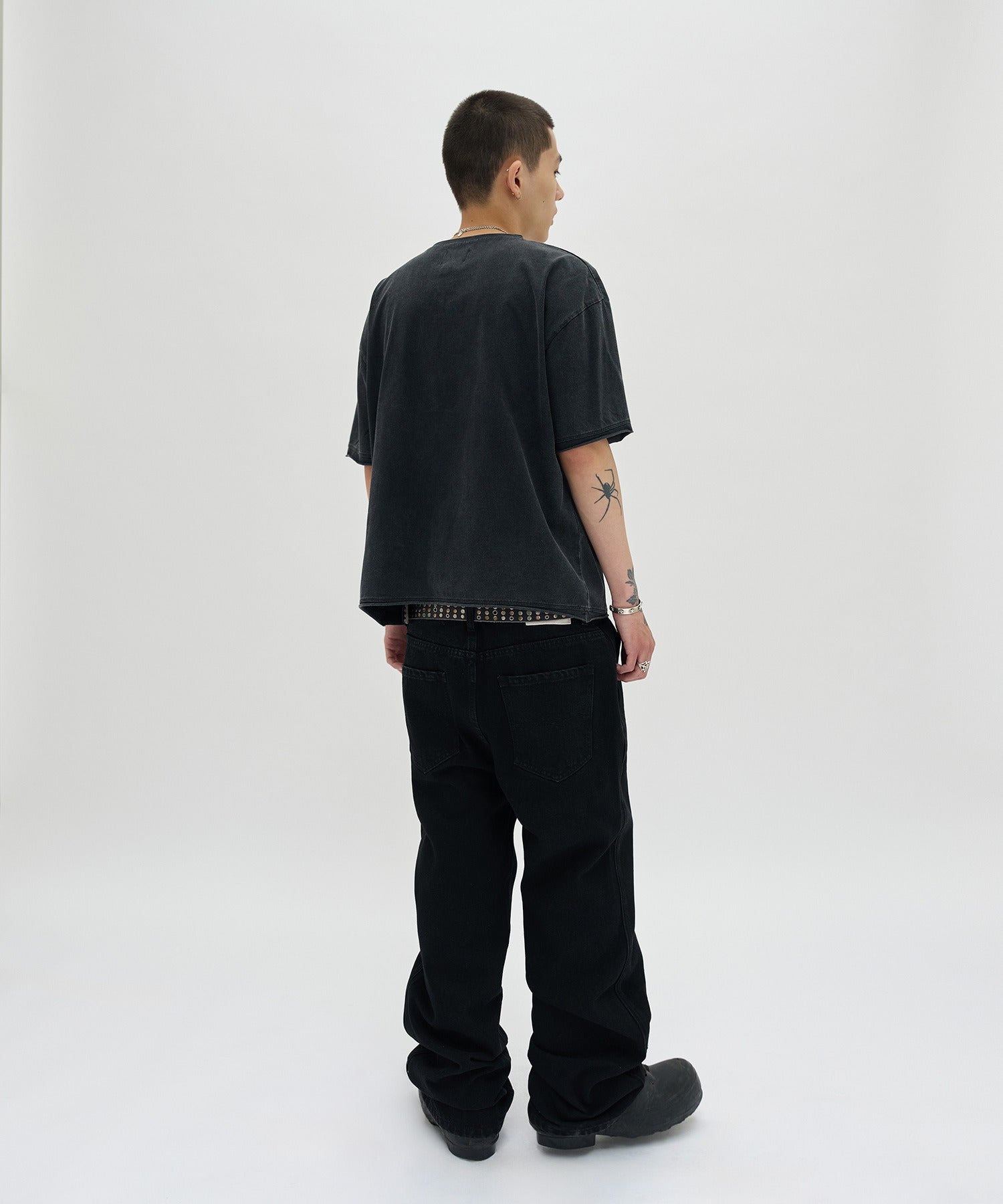CURVED FLARE DENIM [BLACK]