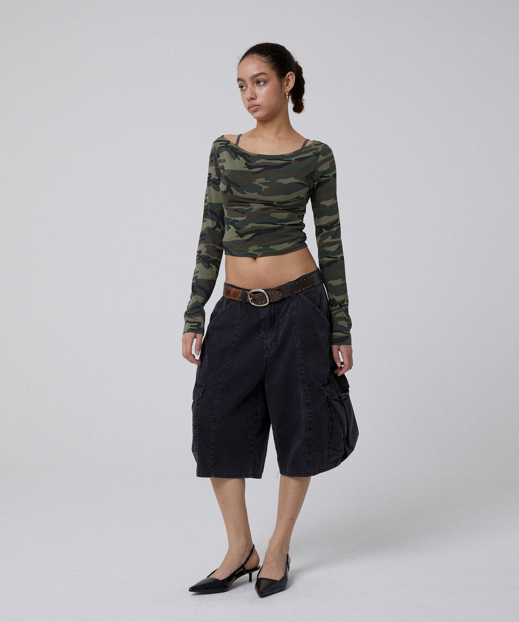 WIDE CARGO SHORTS [BLACK]