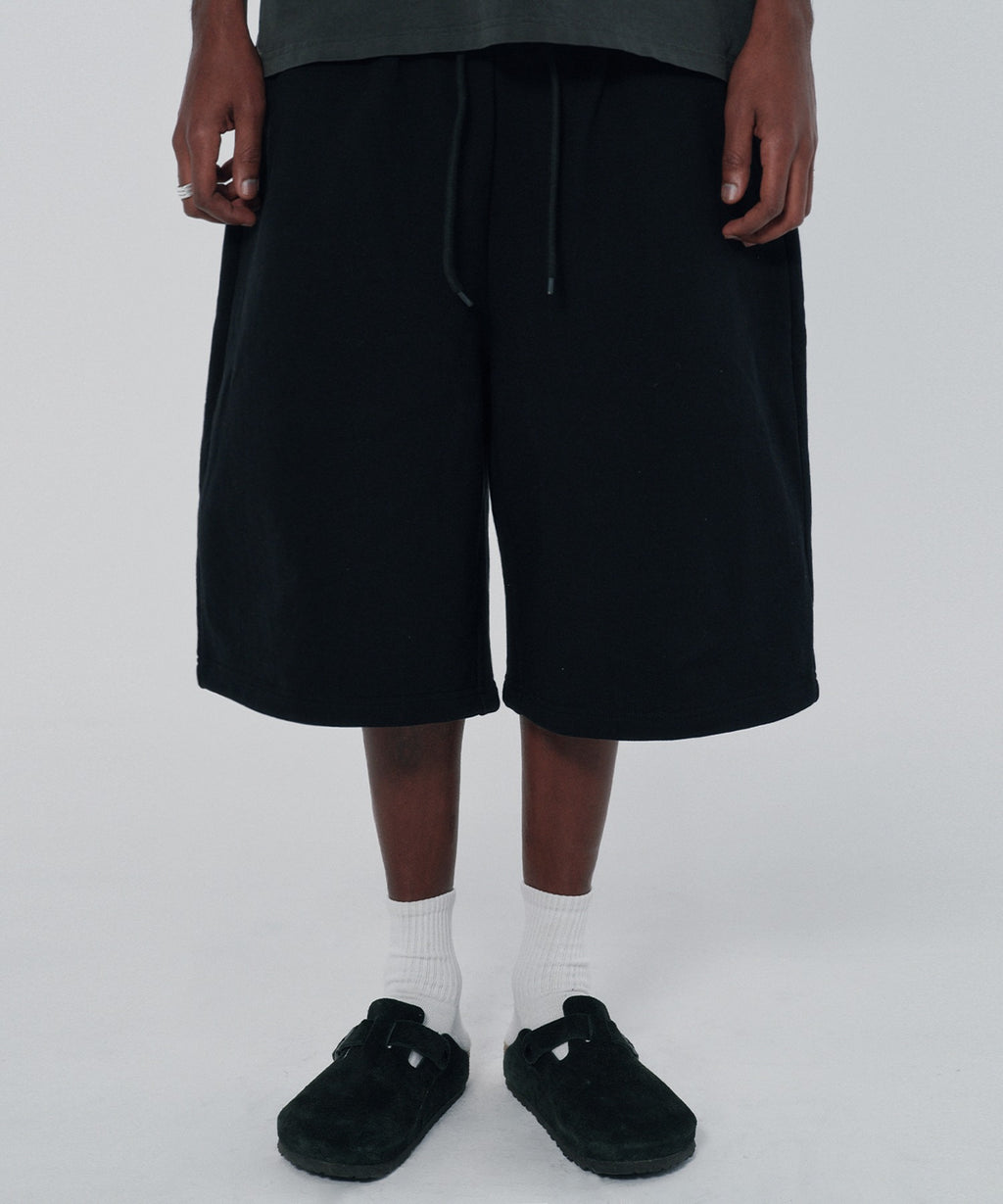 WIDE SWEAT SHORTS [BLACK]