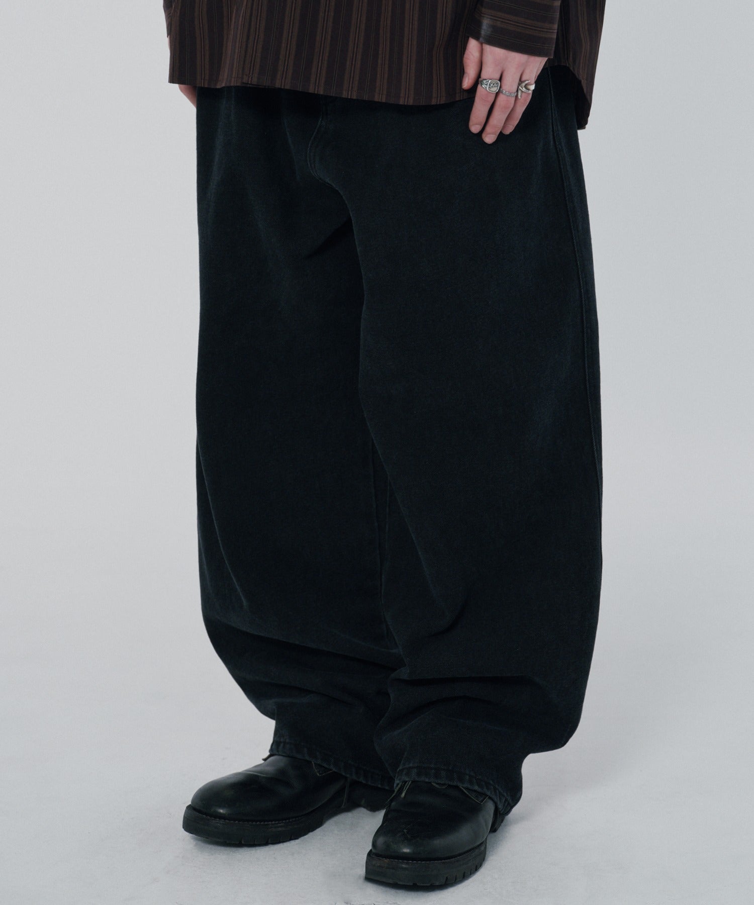 CONTOUR POCKET DENIM [BLACK]