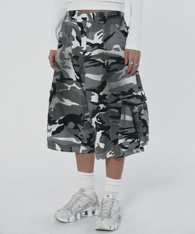 WIDE CARGO SHORTS [WHITE CAMO] Hover Image