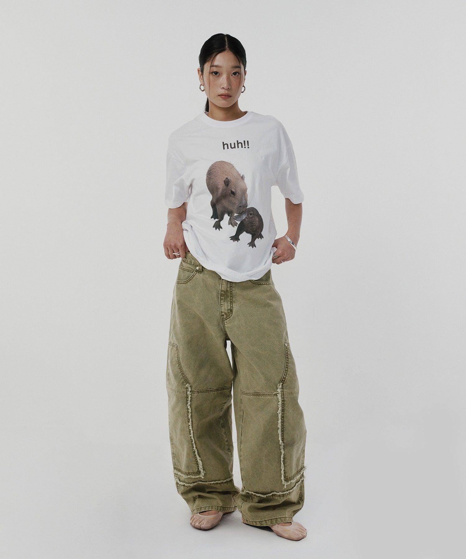 HUH!! CAPYBARA TEE [WHITE]