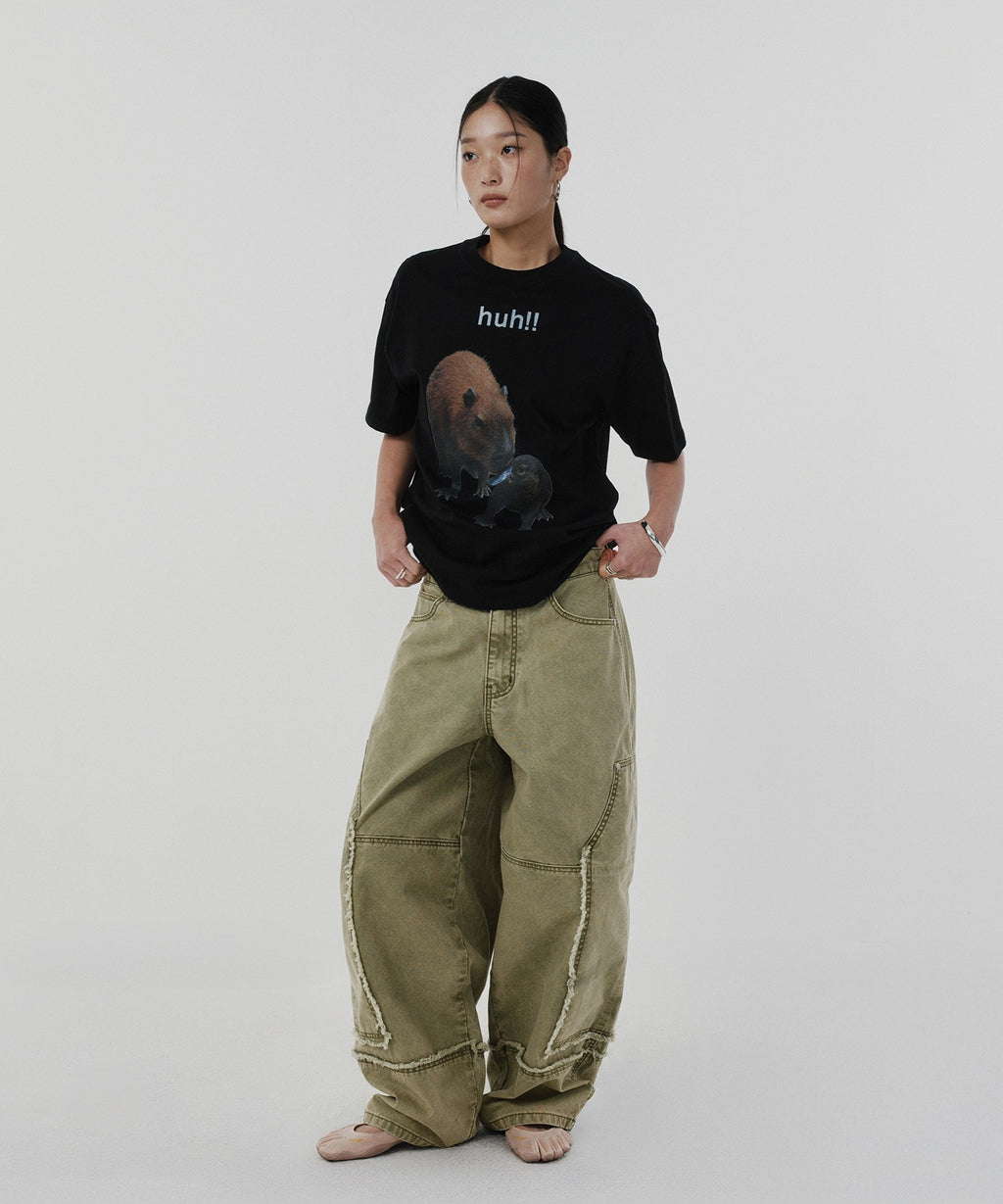 HUH!! CAPYBARA TEE [BLACK]