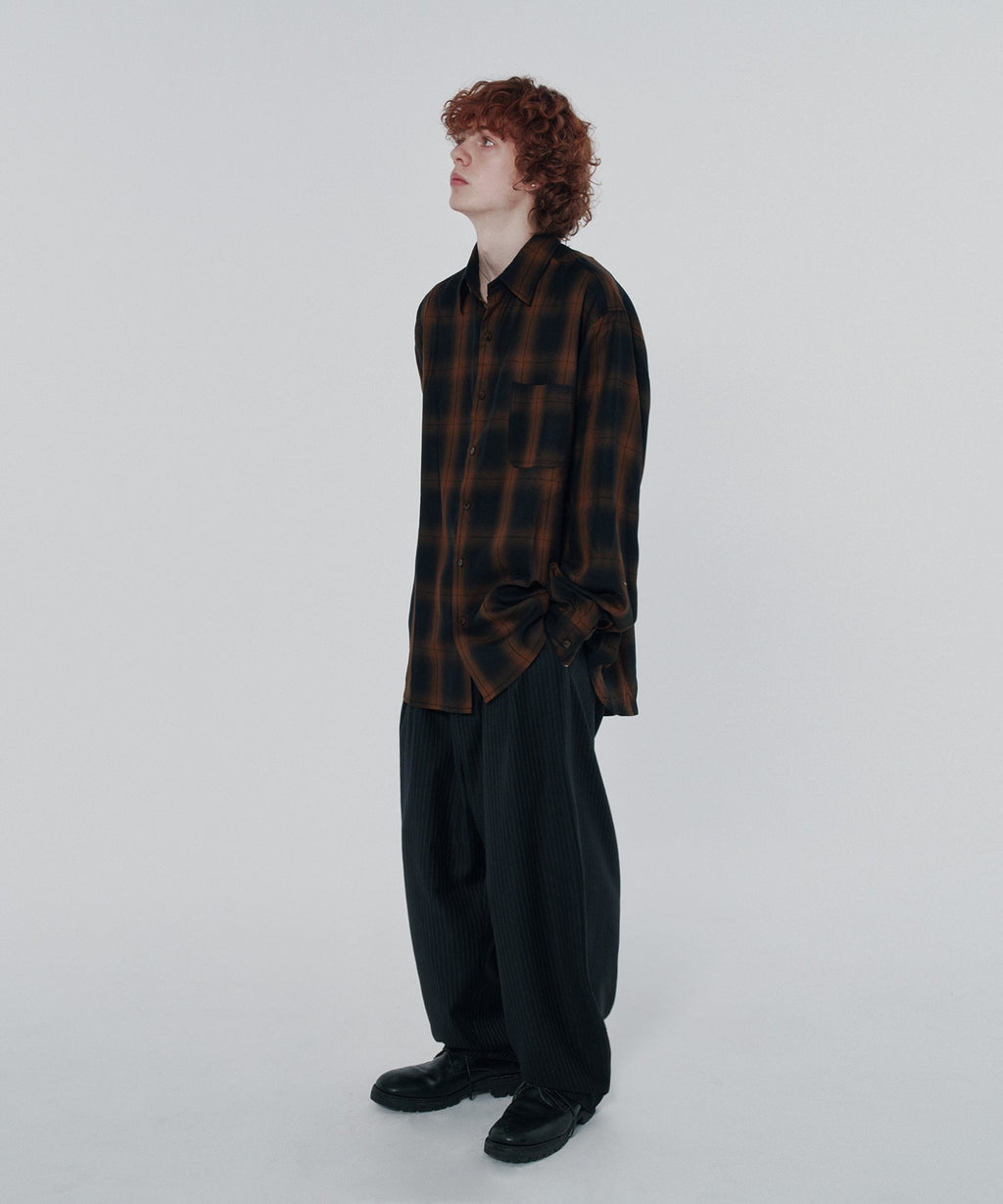 TWO TUCK STRIPE SLACKS [BLACK]