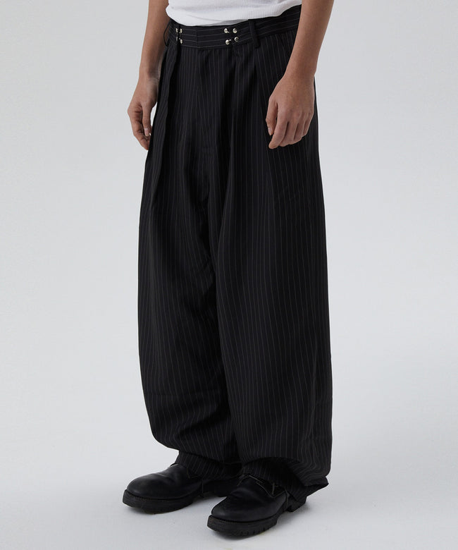 TWO TUCK STRIPE SLACKS [BLACK] Hover Image