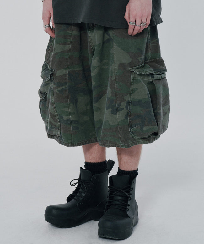 WIDE CARGO SHORTS [GREEN CAMO] Hover Image