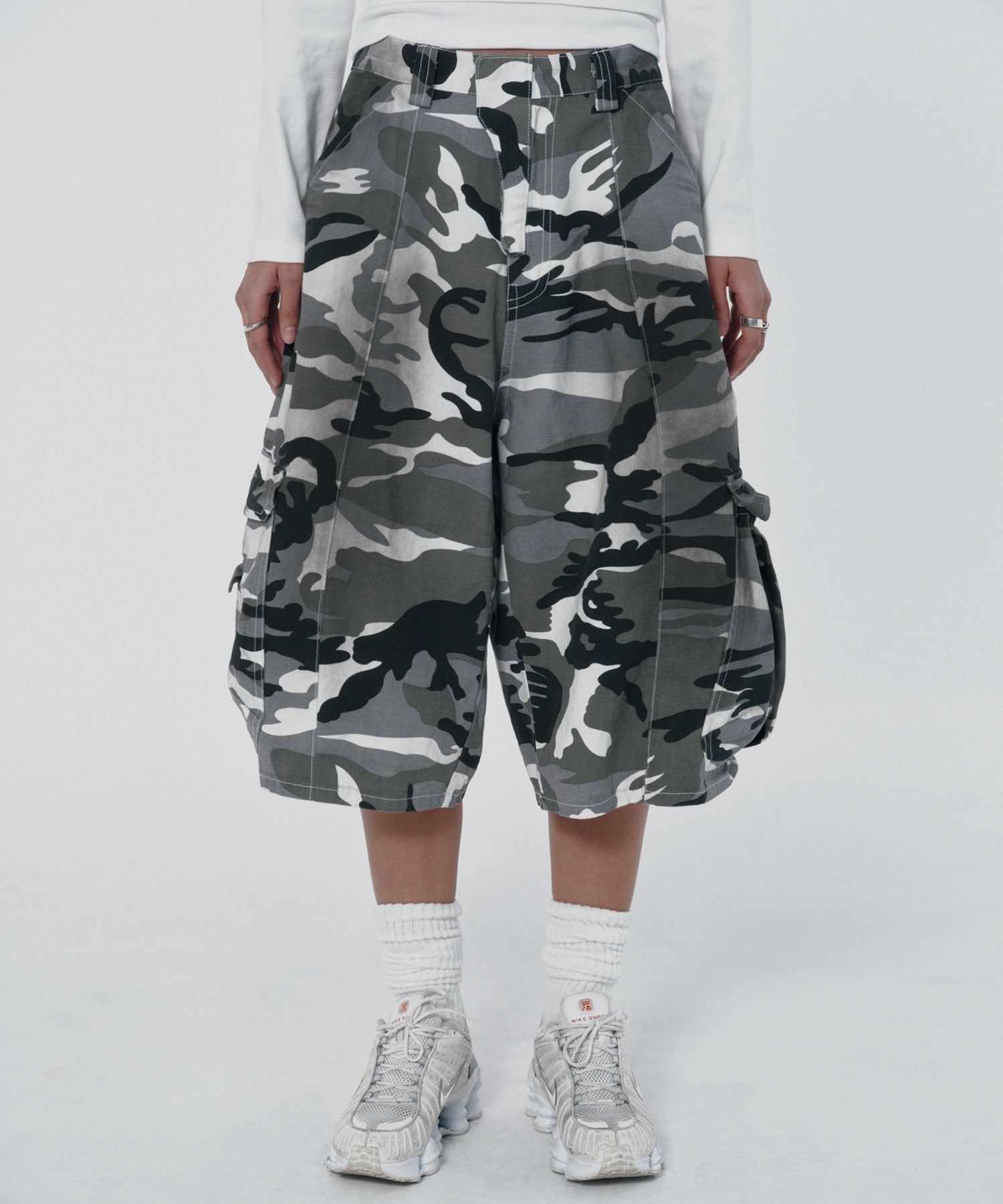 WIDE CARGO SHORTS [WHITE CAMO]