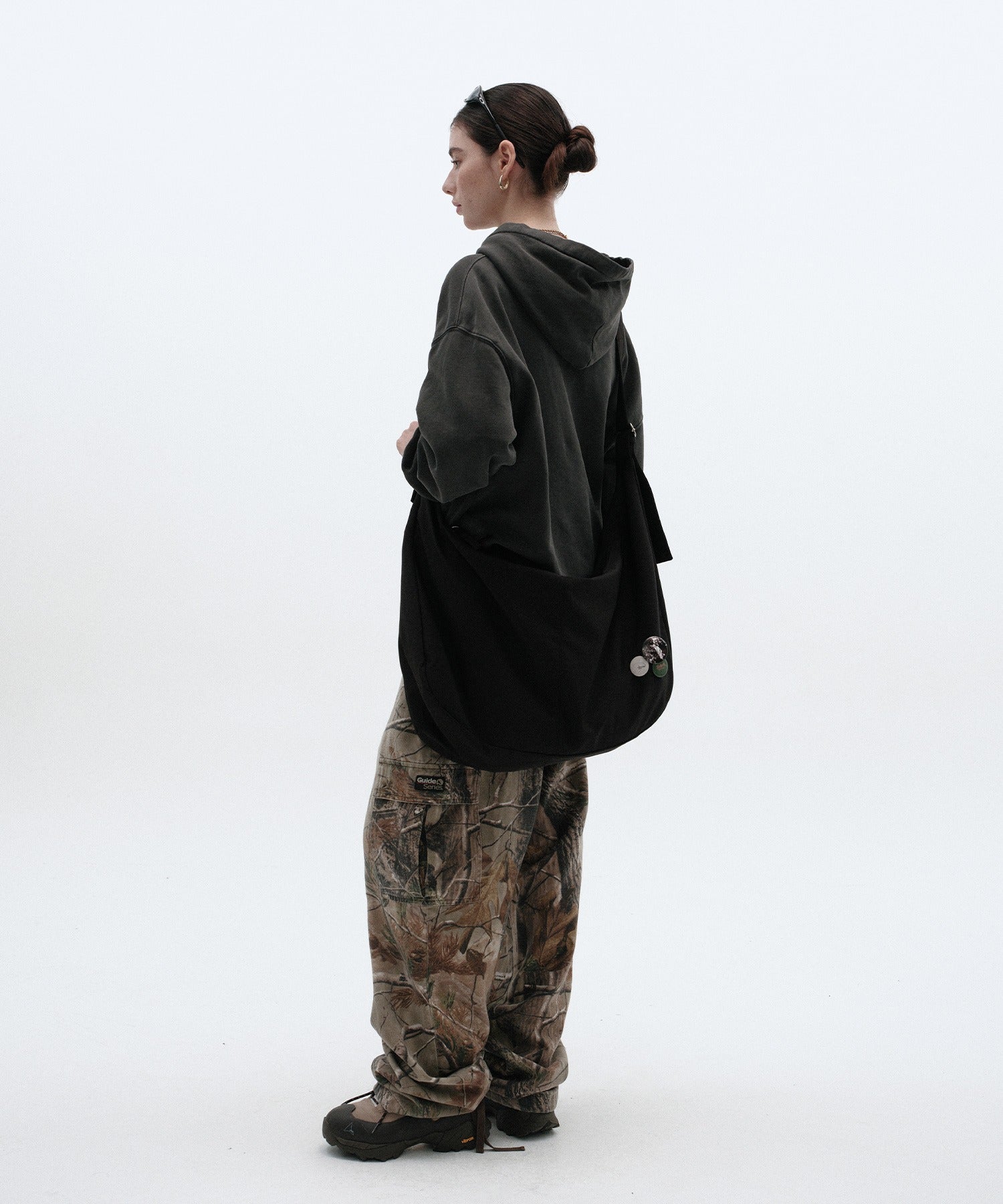 HALFMOON CROSS BAG [BLACK]