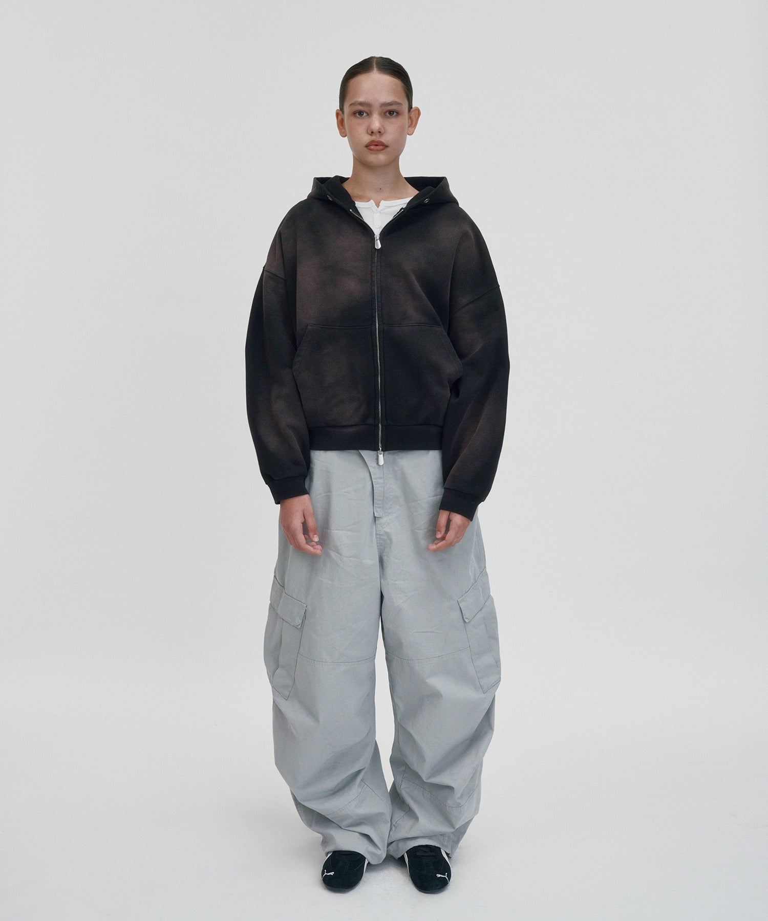 CROPPED WASHED HOOD ZIP UP [DARK BLACK]