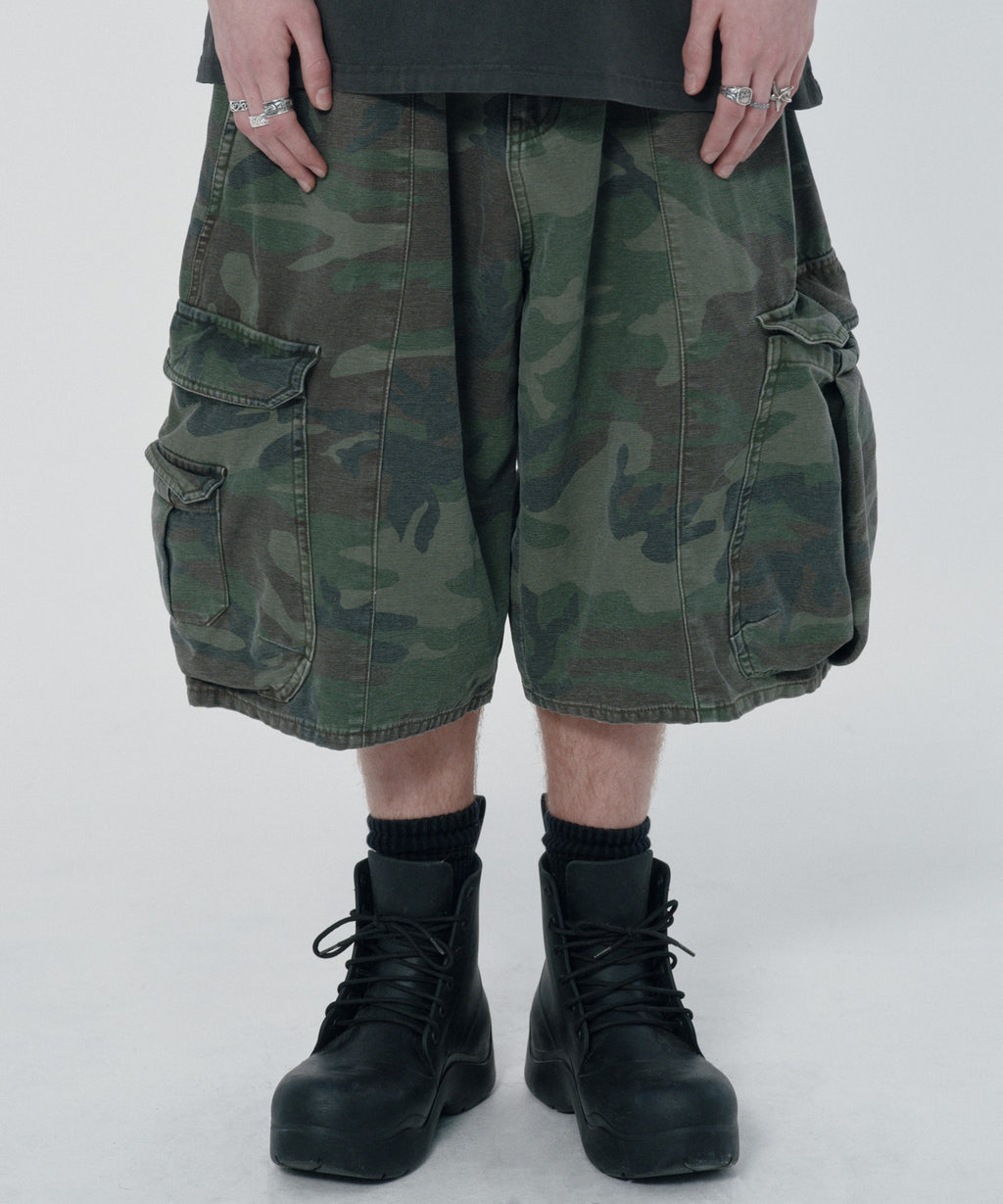 WIDE CARGO SHORTS [GREEN CAMO]