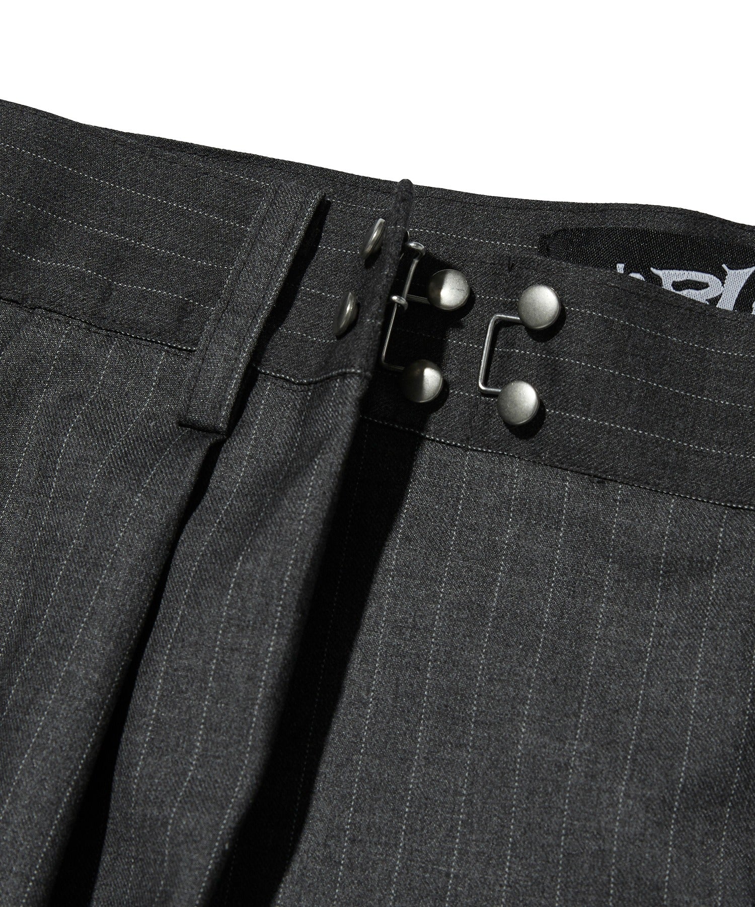 TWO TUCK STRIPE SLACKS [GRAY]