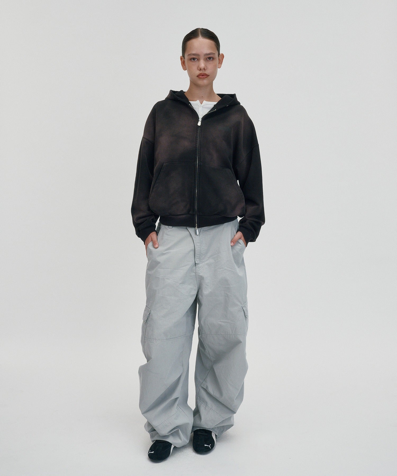 CROPPED WASHED HOOD ZIP UP [DARK BLACK]